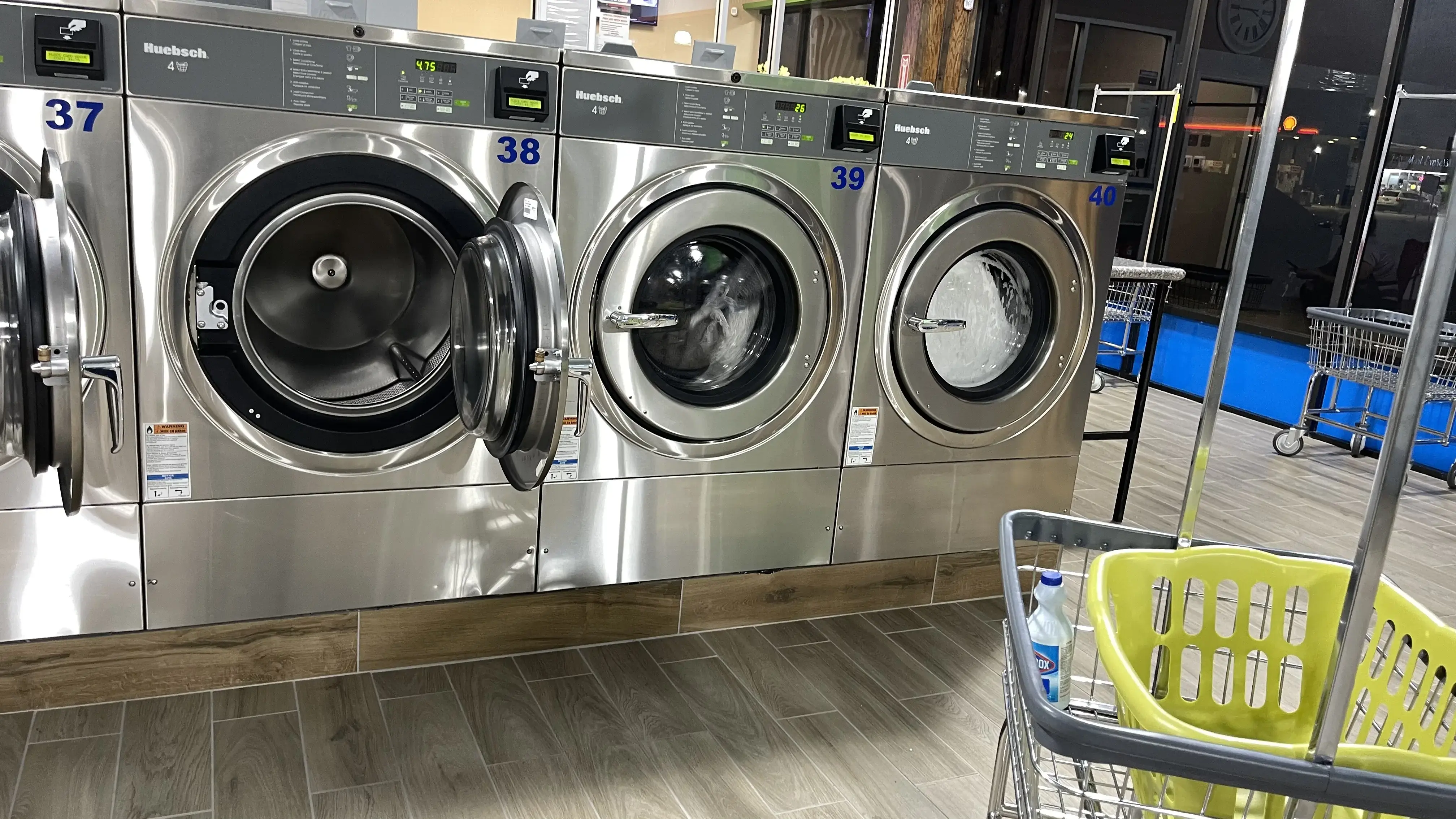 5 Star Washateria - Image 19