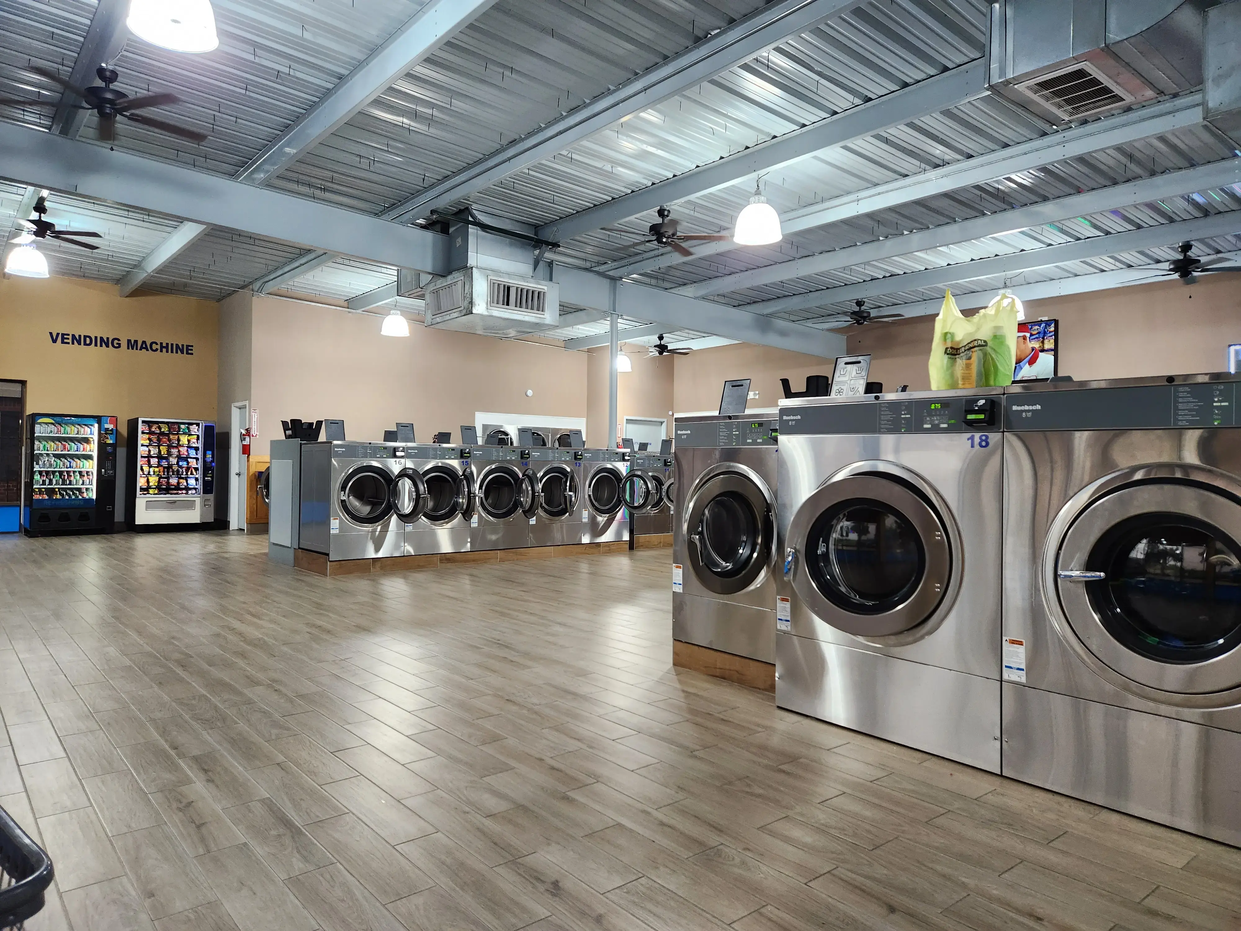 5 Star Washateria - Image 2