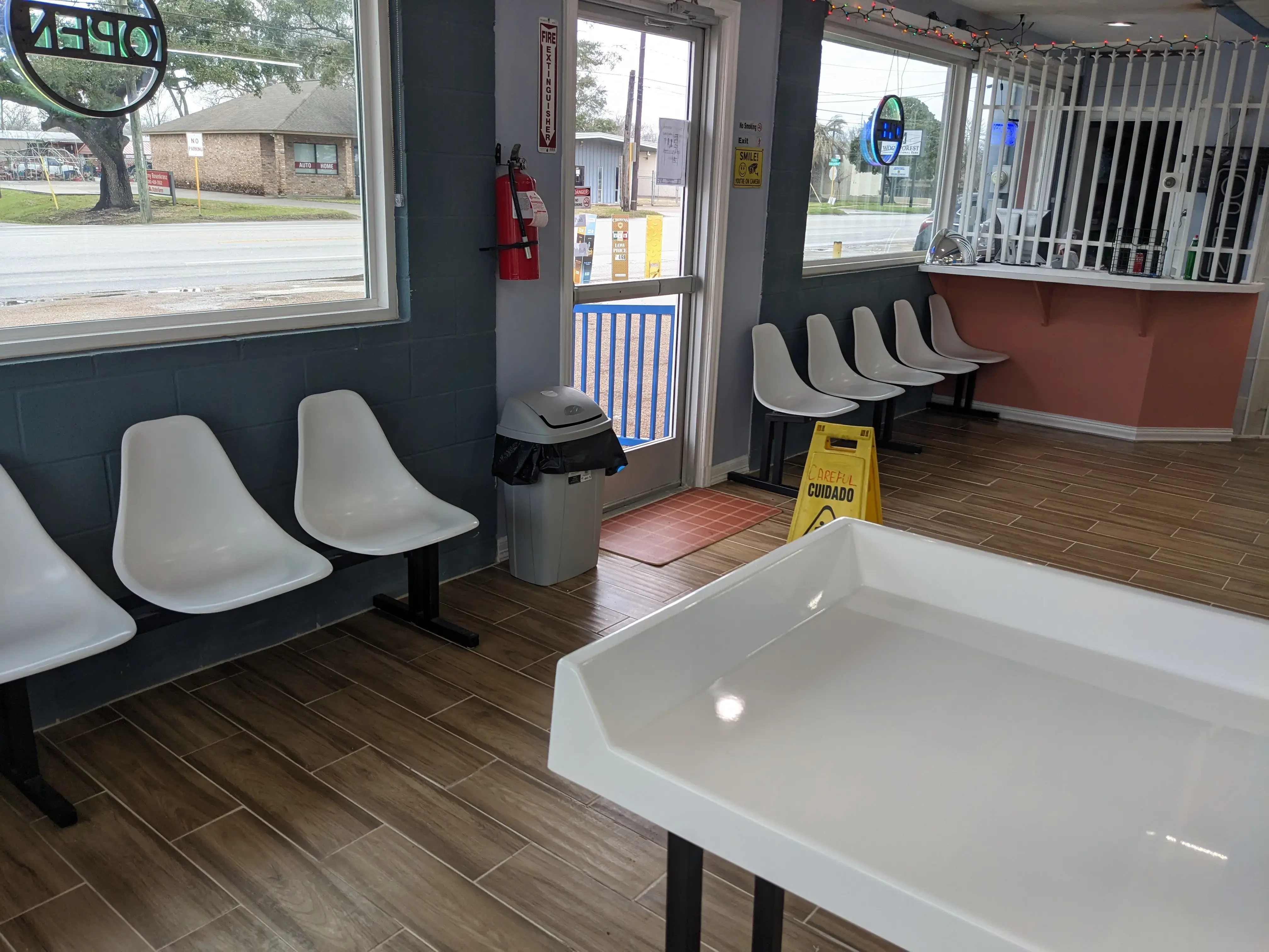 501 Washateria - Image 3