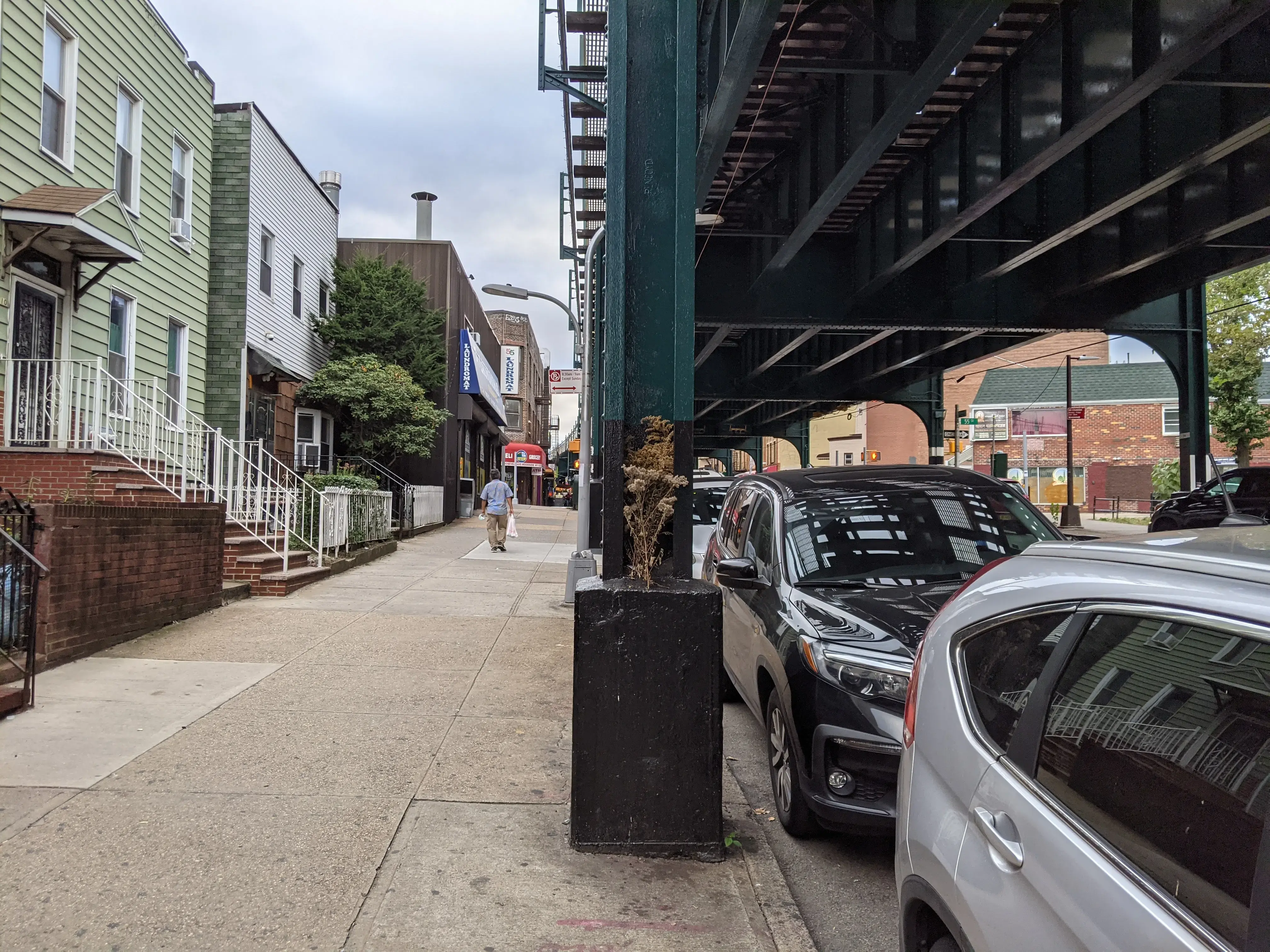 55 Roosevelt Laundromat location