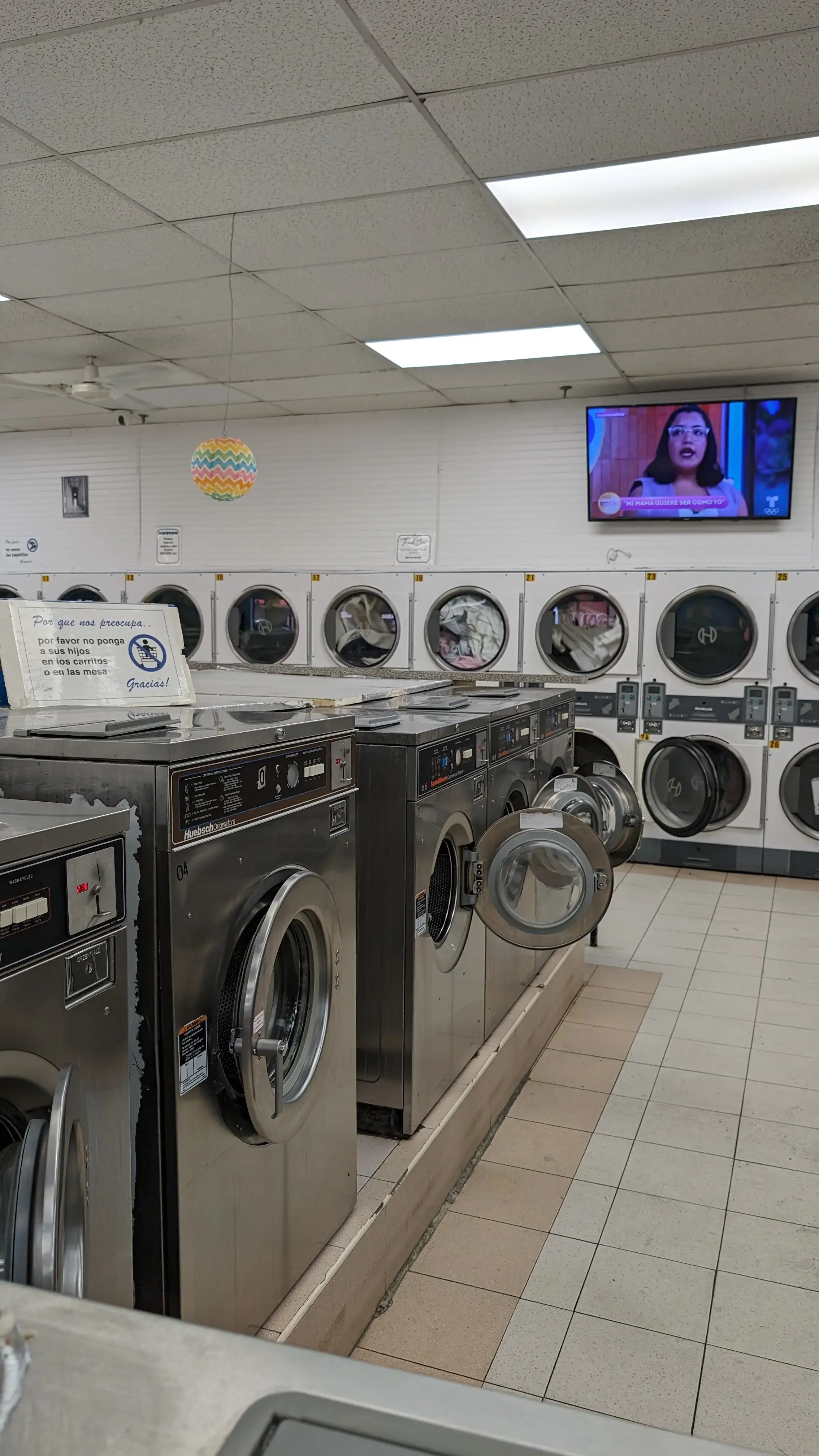 55 Roosevelt Laundromat thumbnail 12
