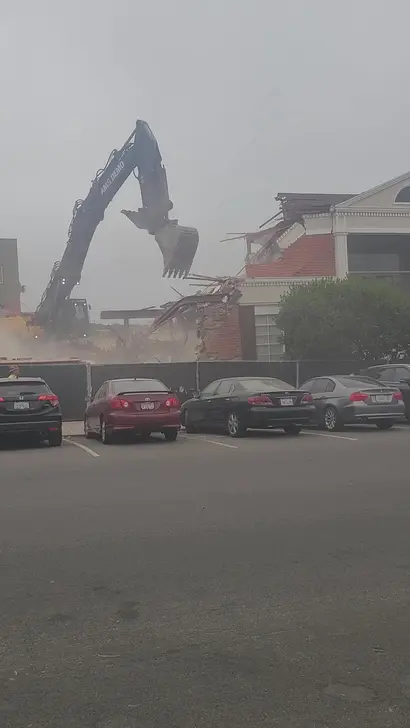 5th Avenue Cleaners thumbnail 8