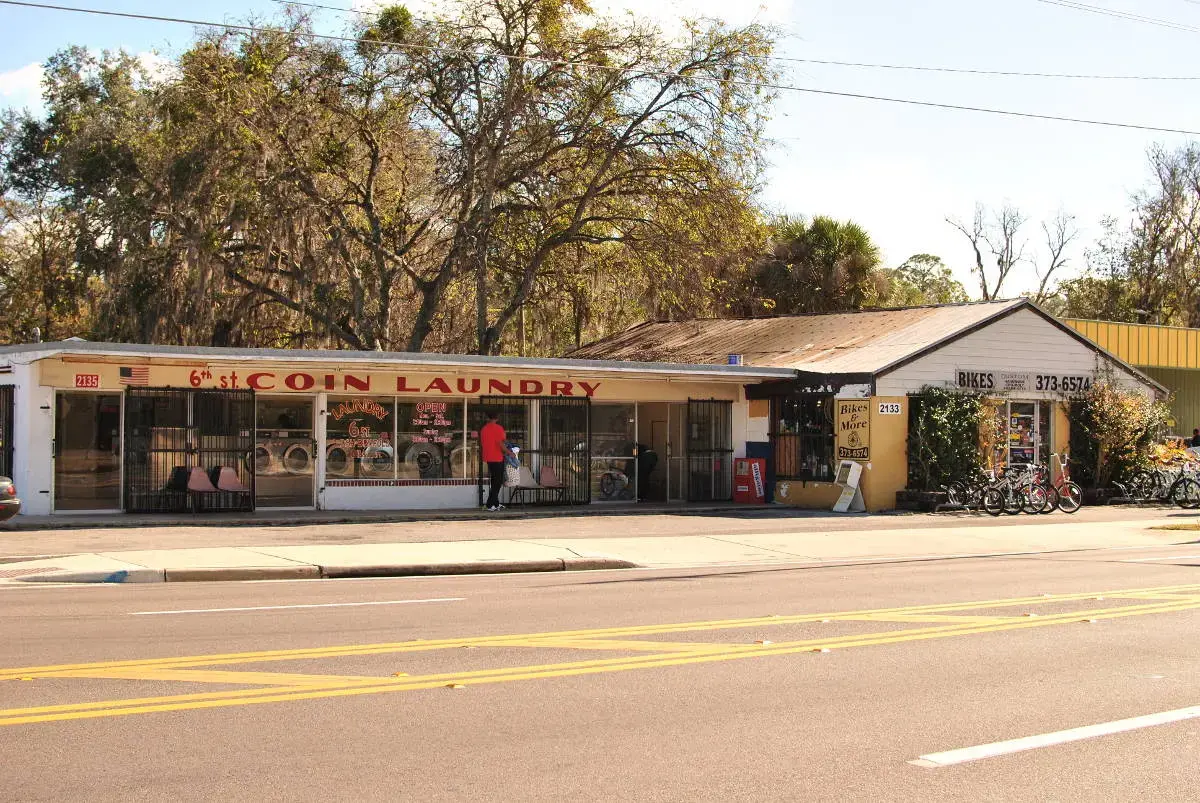 6th Street Coin Laundry - Image 16