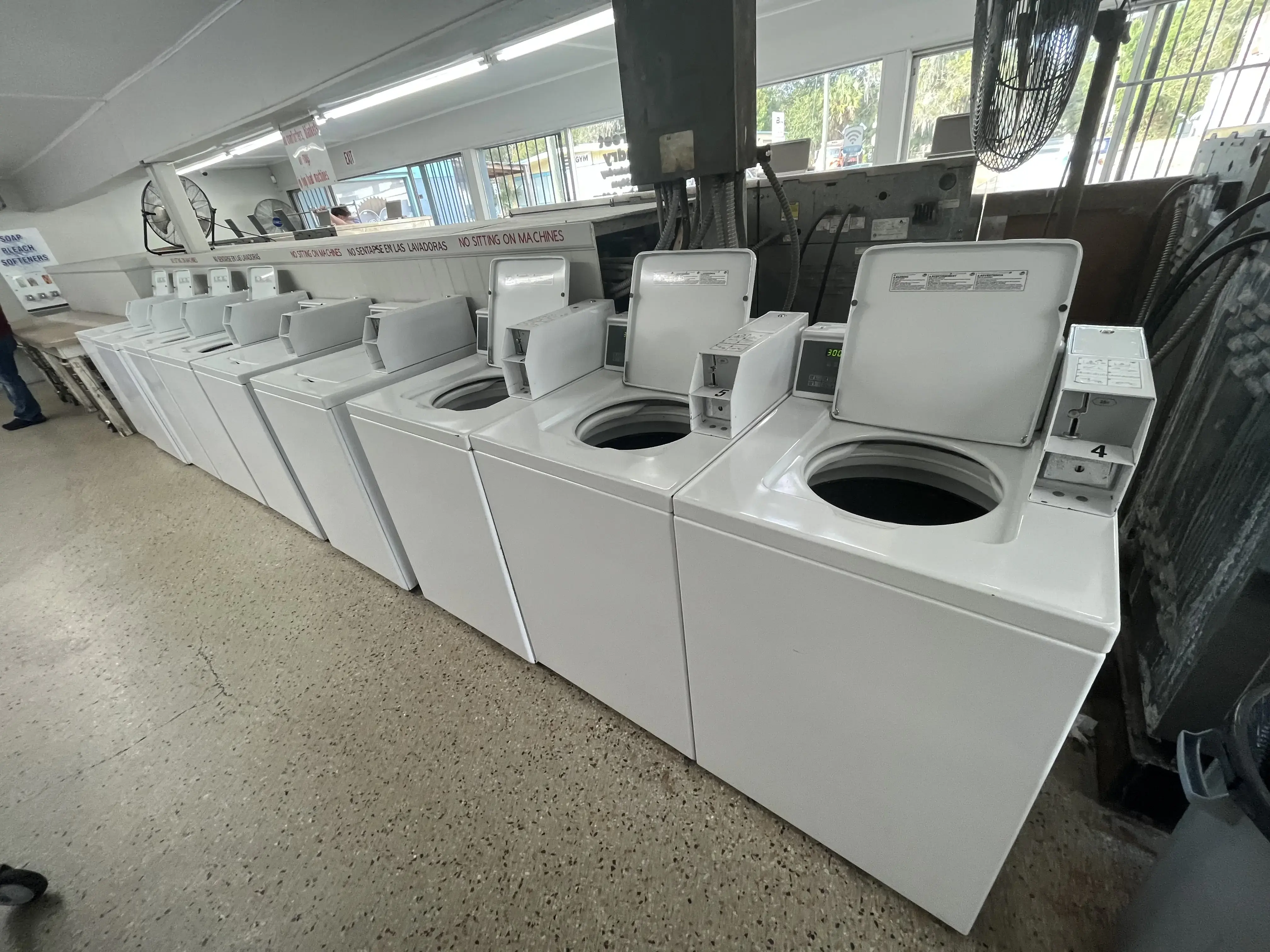 6th Street Coin Laundry - Image 9