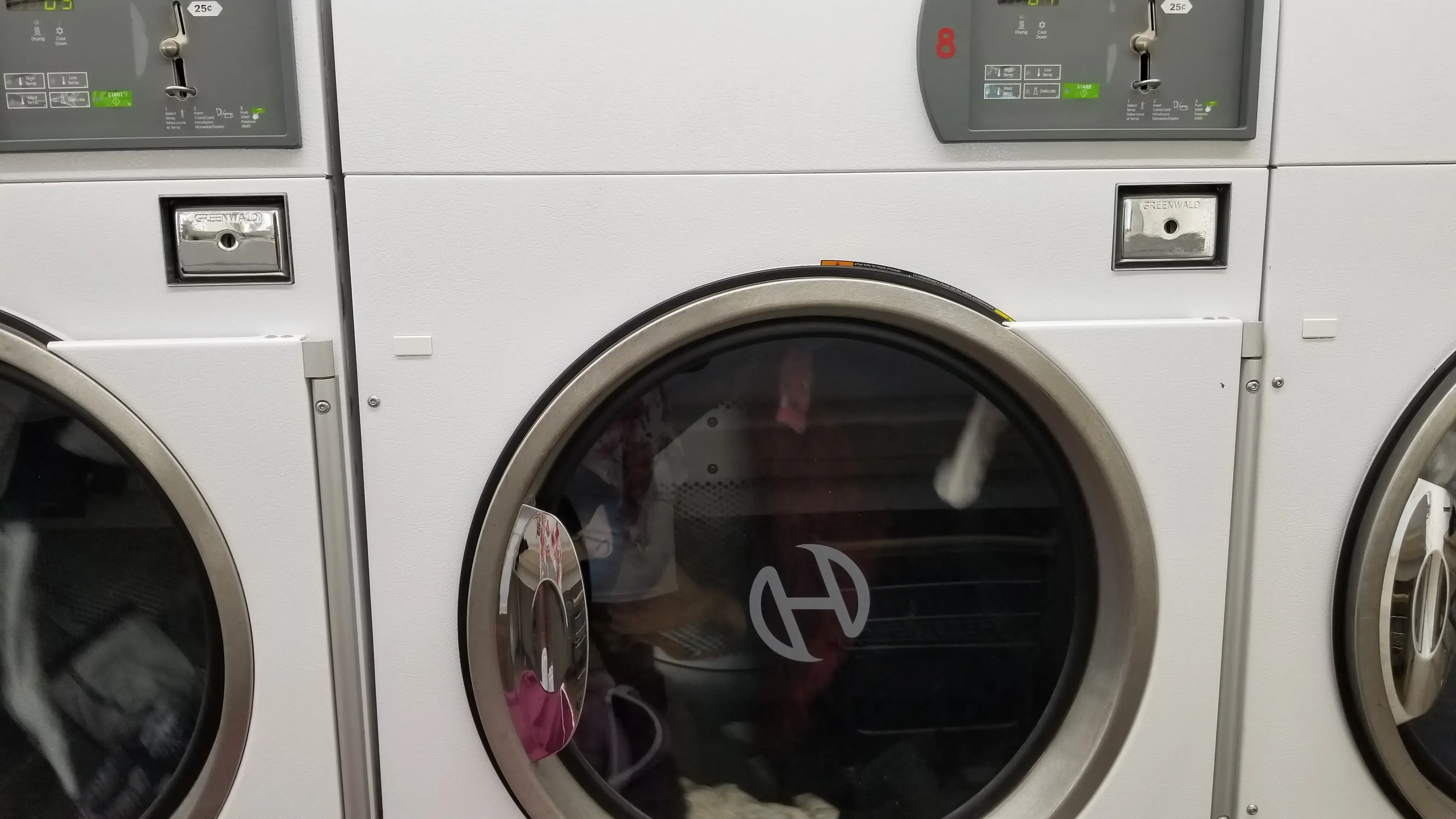 6th Street Coin Laundry - Image 12