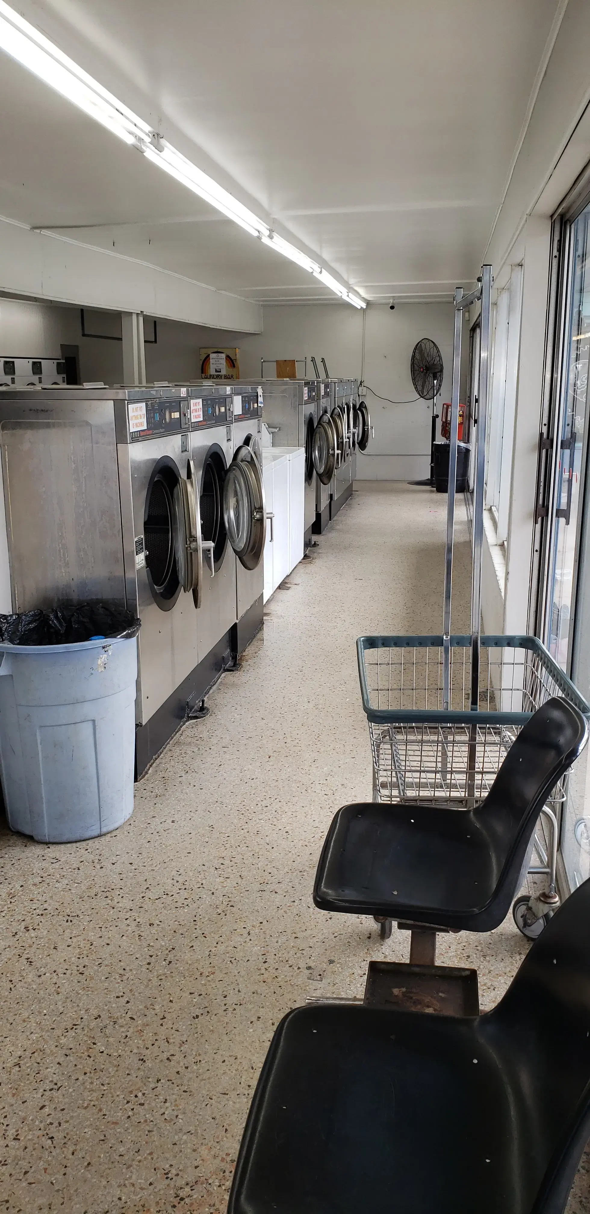 6th Street Coin Laundry - Image 14