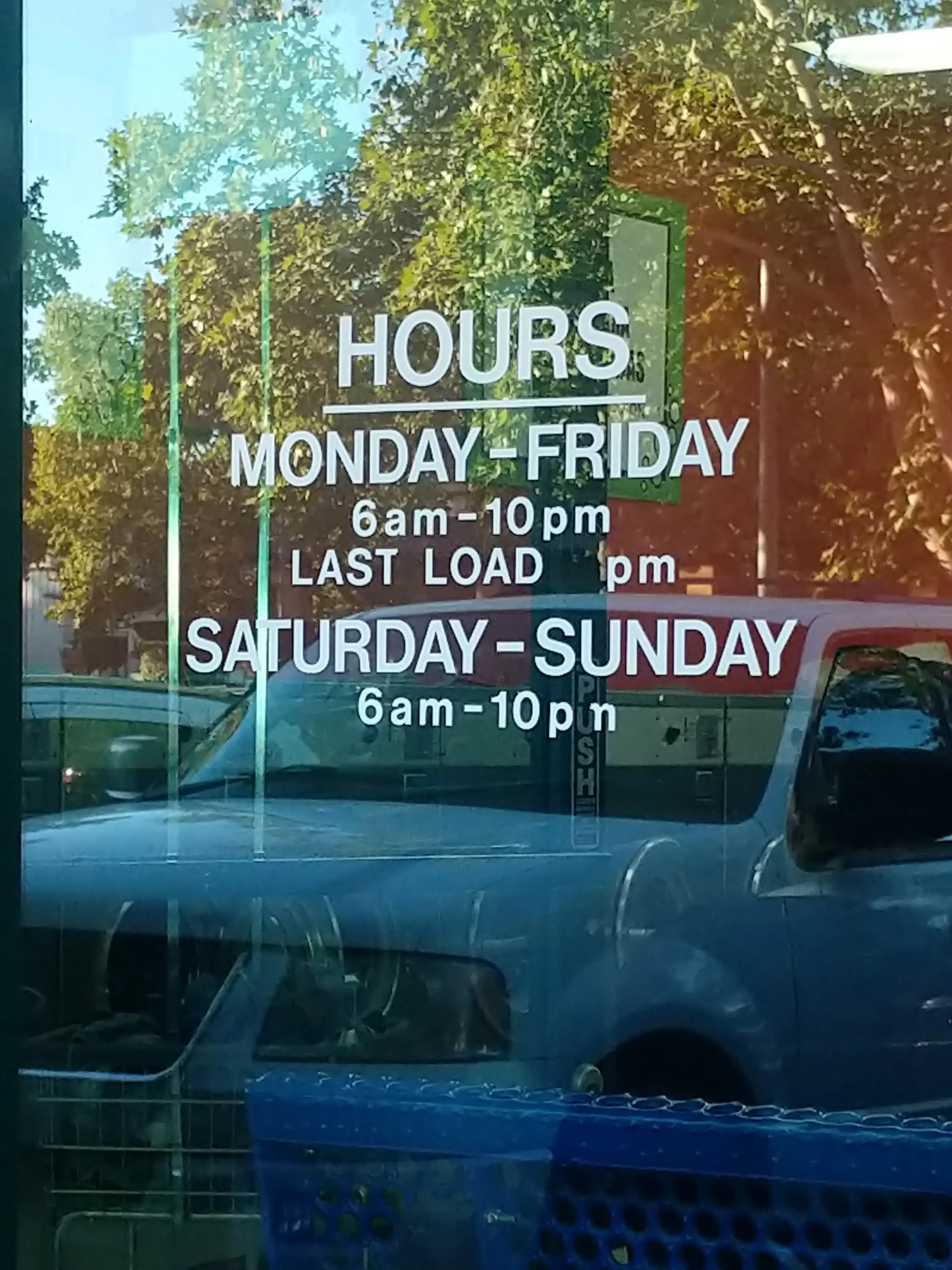 6th Street Laundromat - Image 12