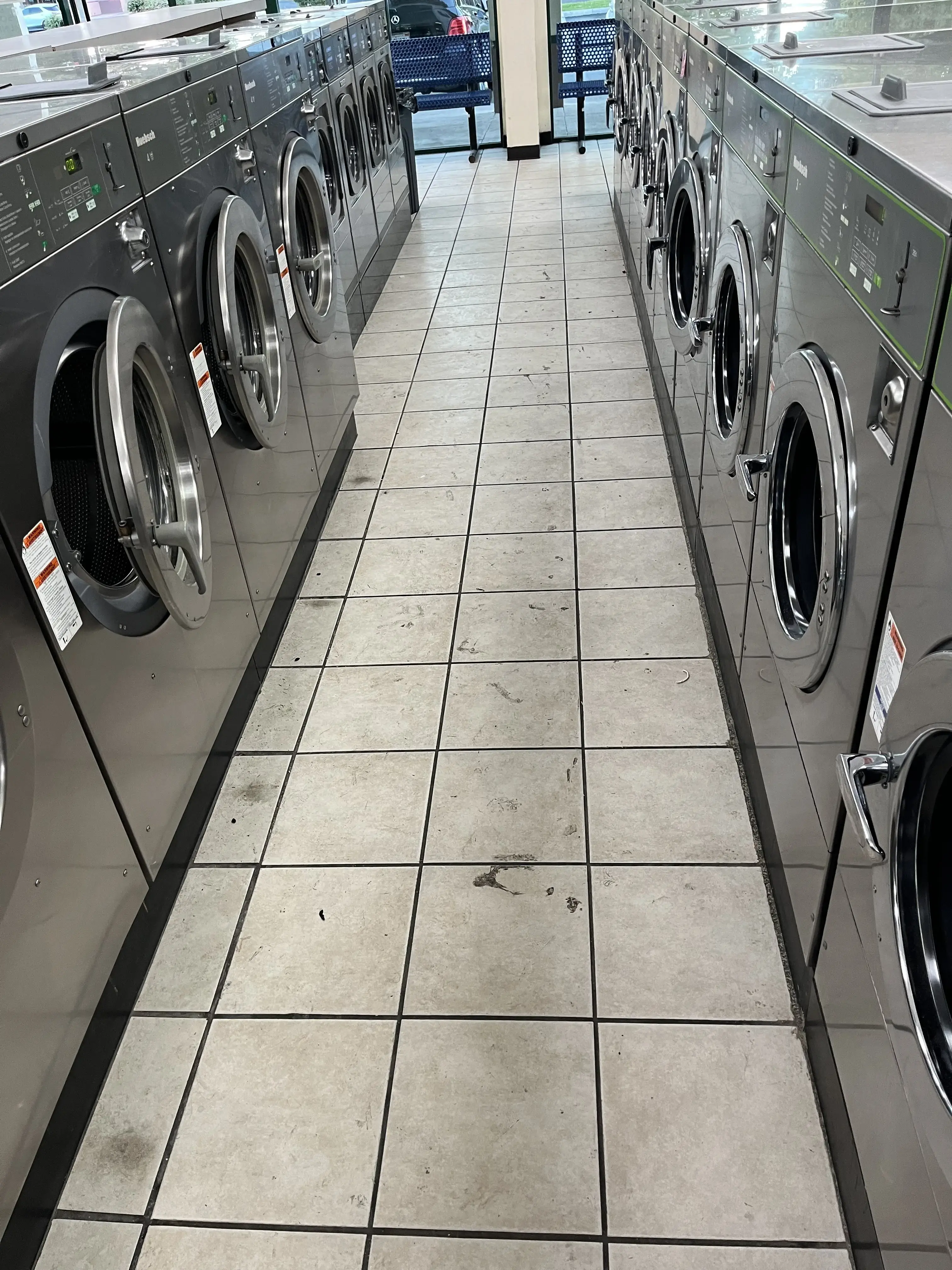 6th Street Laundromat - Image 2
