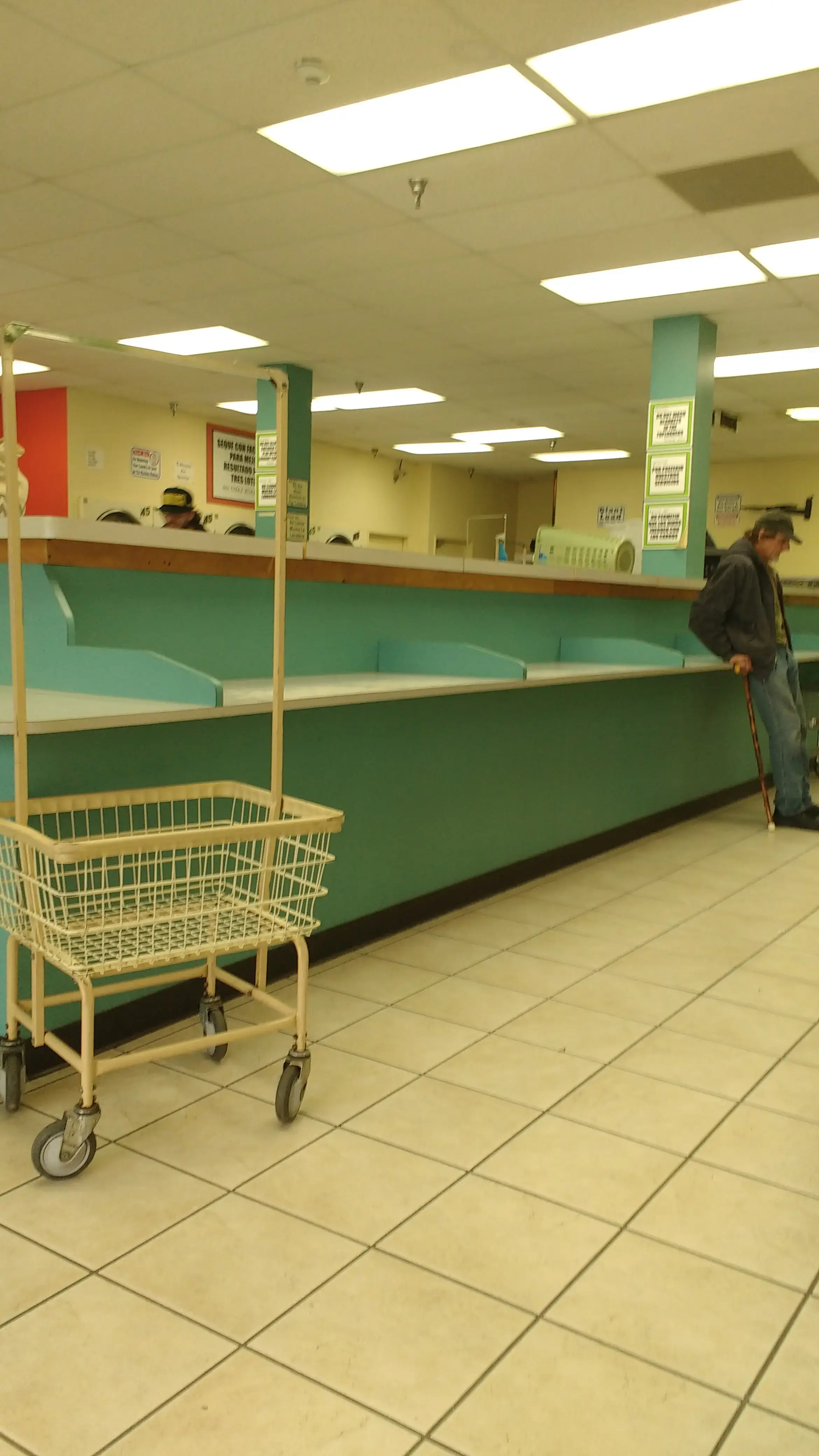 6th Street Laundromat thumbnail 8