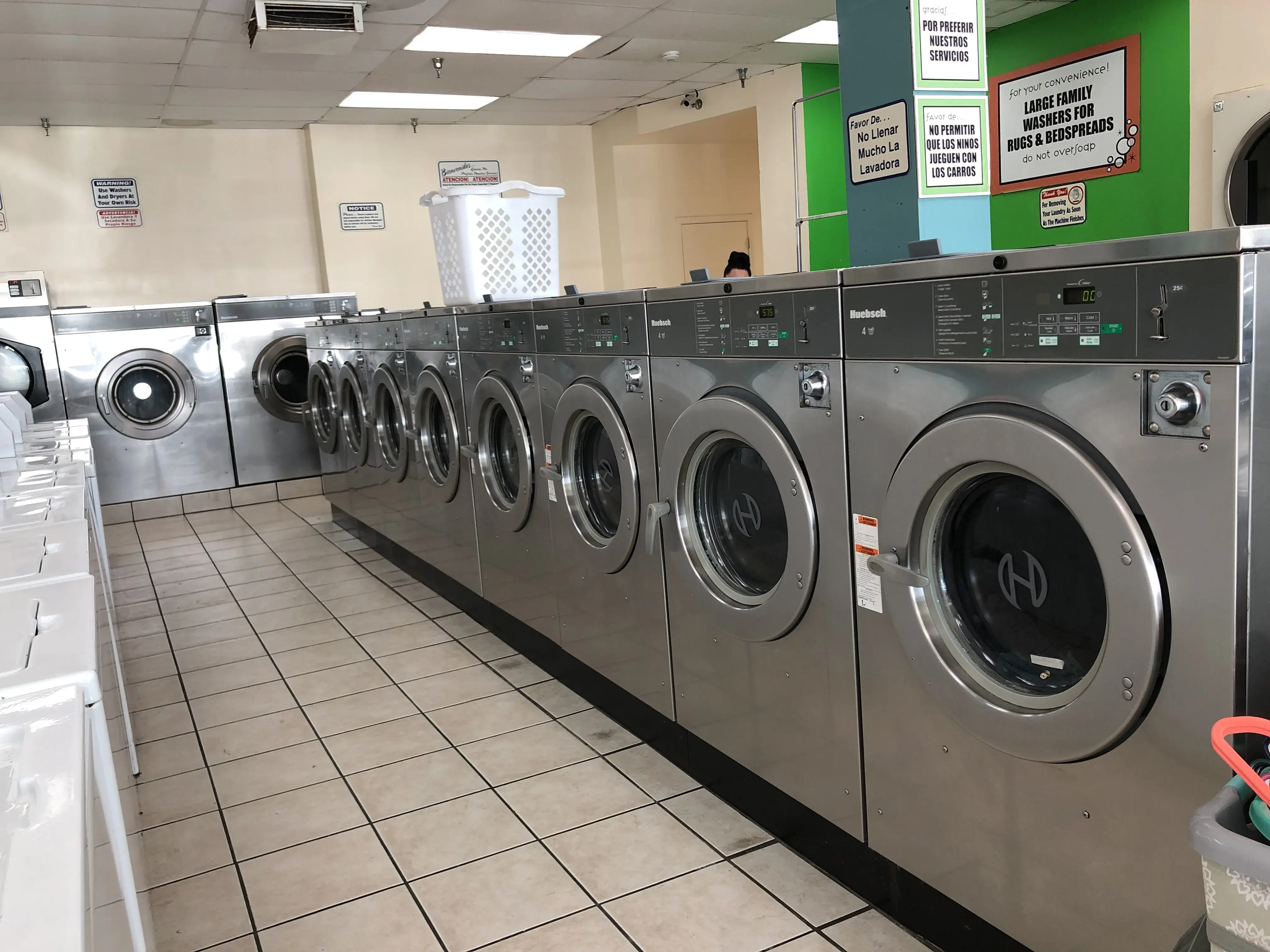 6th Street Laundromat - Image 15