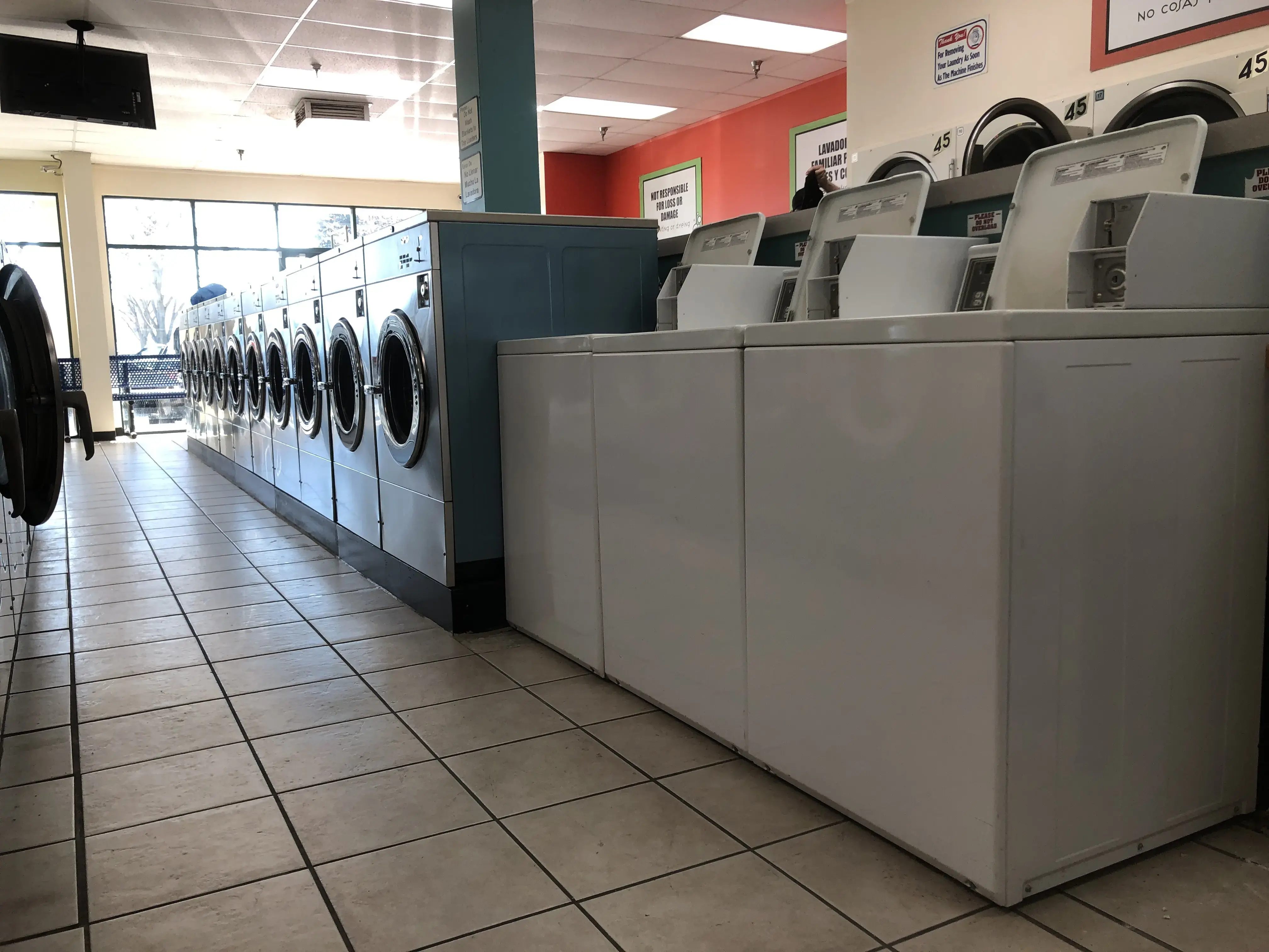 6th Street Laundromat - Image 9