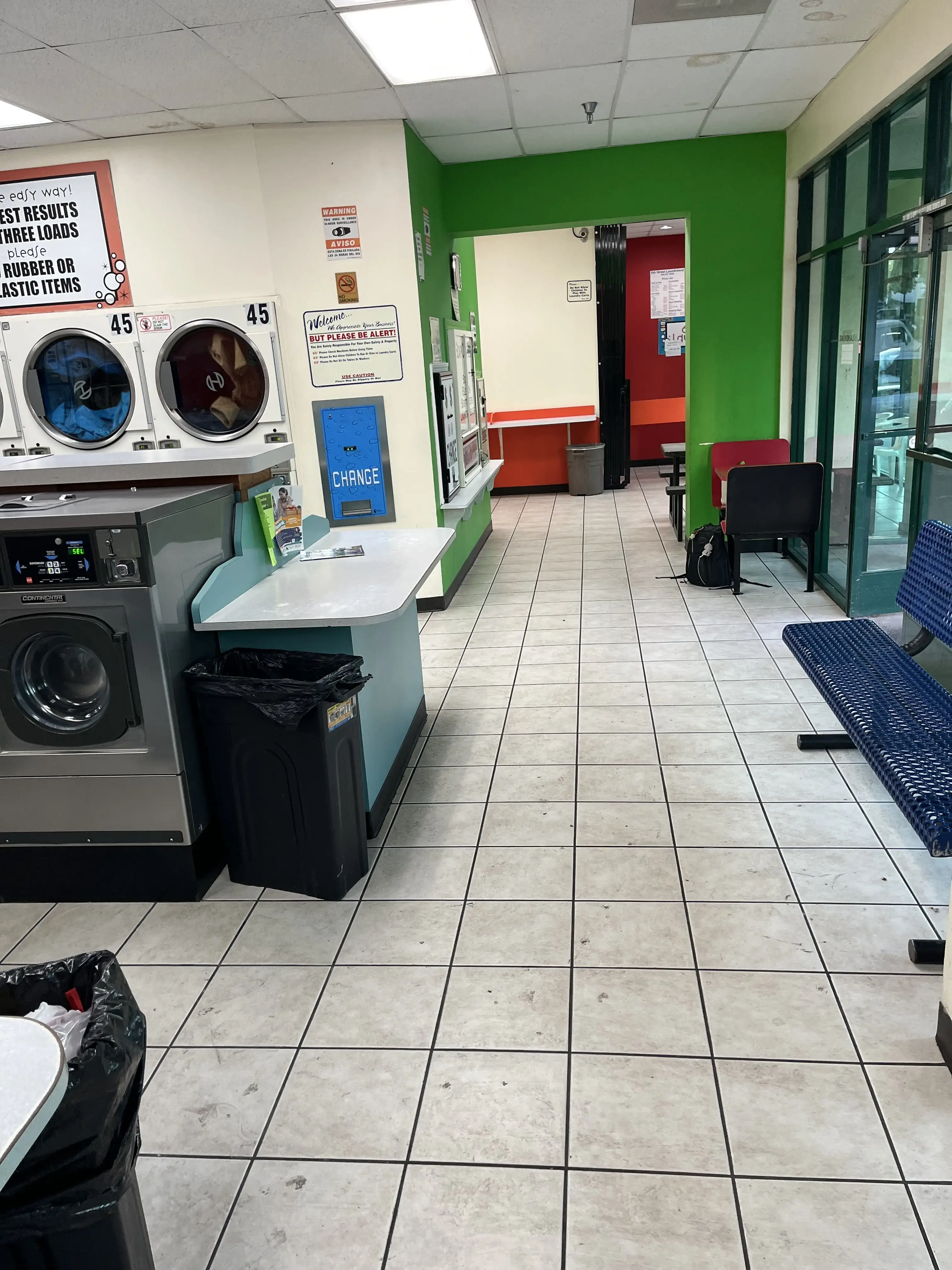 6th Street Laundromat - Image 3