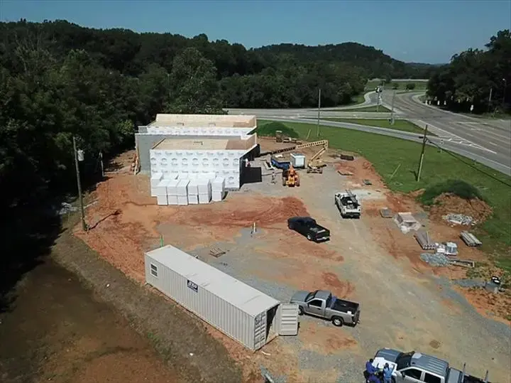 70 & Summer Coin Laundry - Image 12