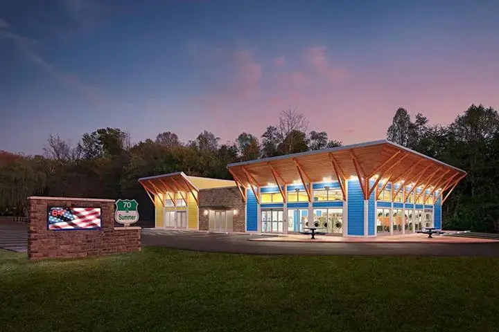 70 & Summer Coin Laundry - Image 5