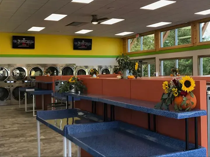 70 & Summer Coin Laundry thumbnail 6