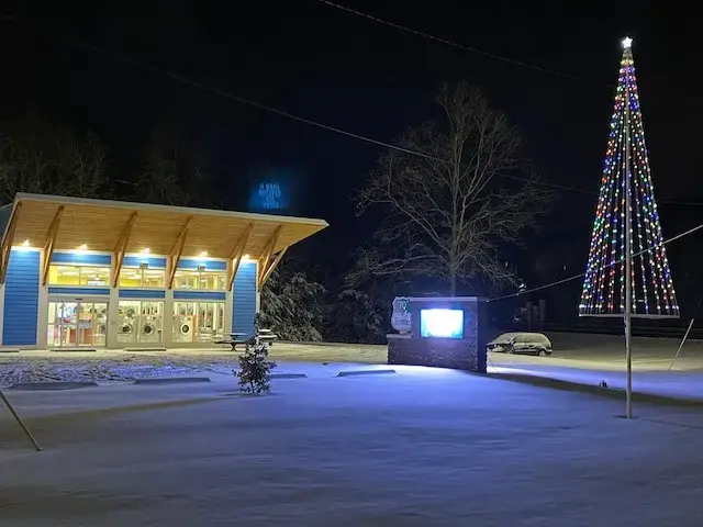 70 & Summer Coin Laundry thumbnail 4