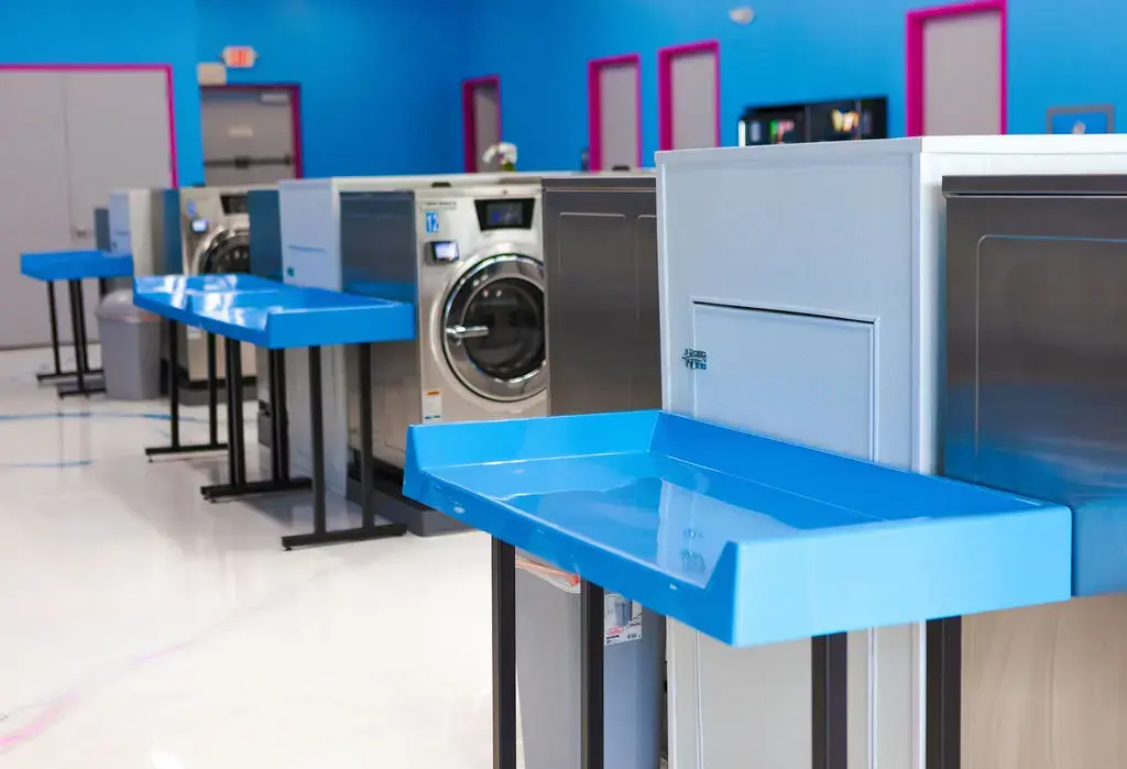 809 laundromat thumbnail 19