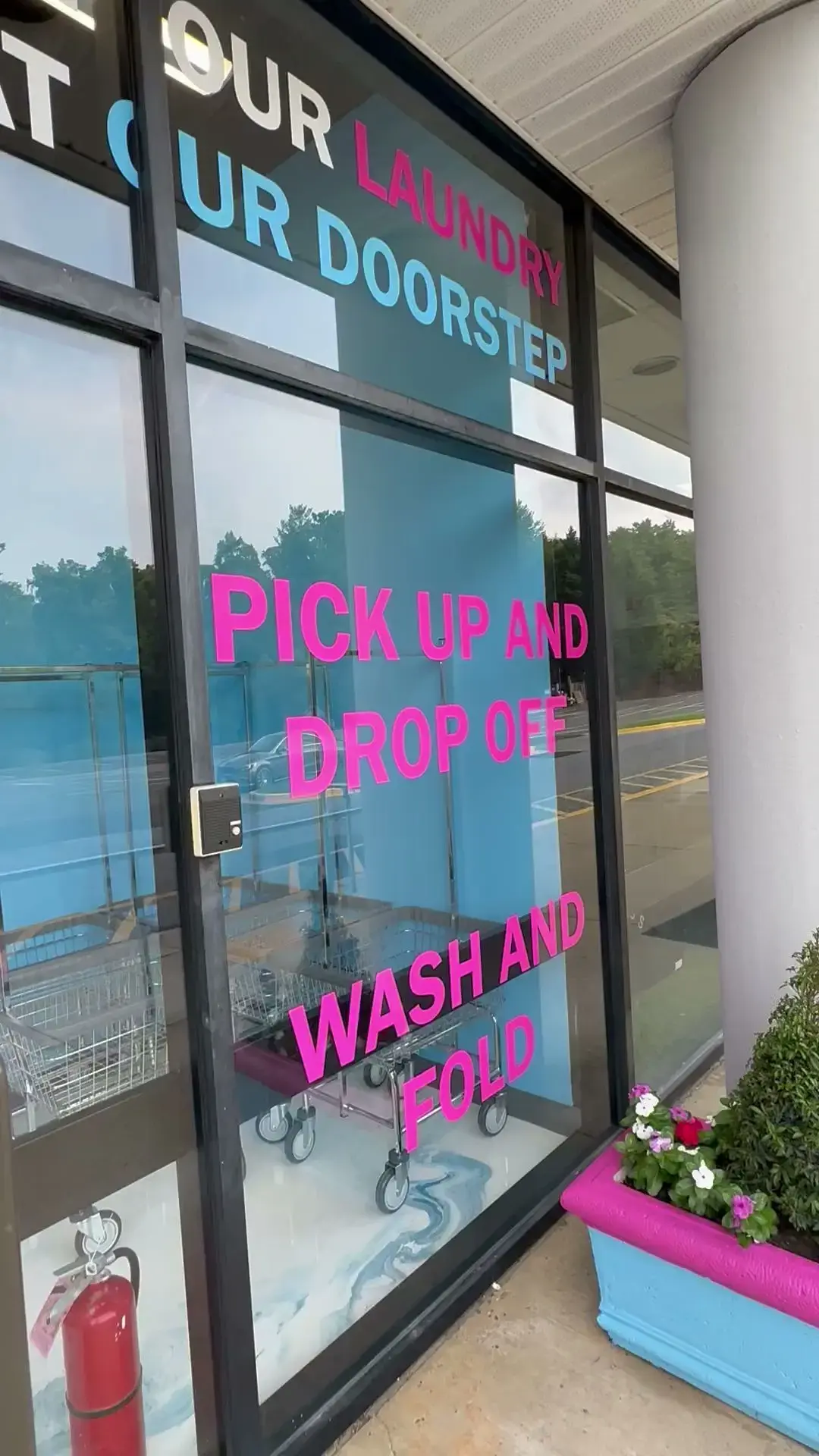 809 laundromat thumbnail 14