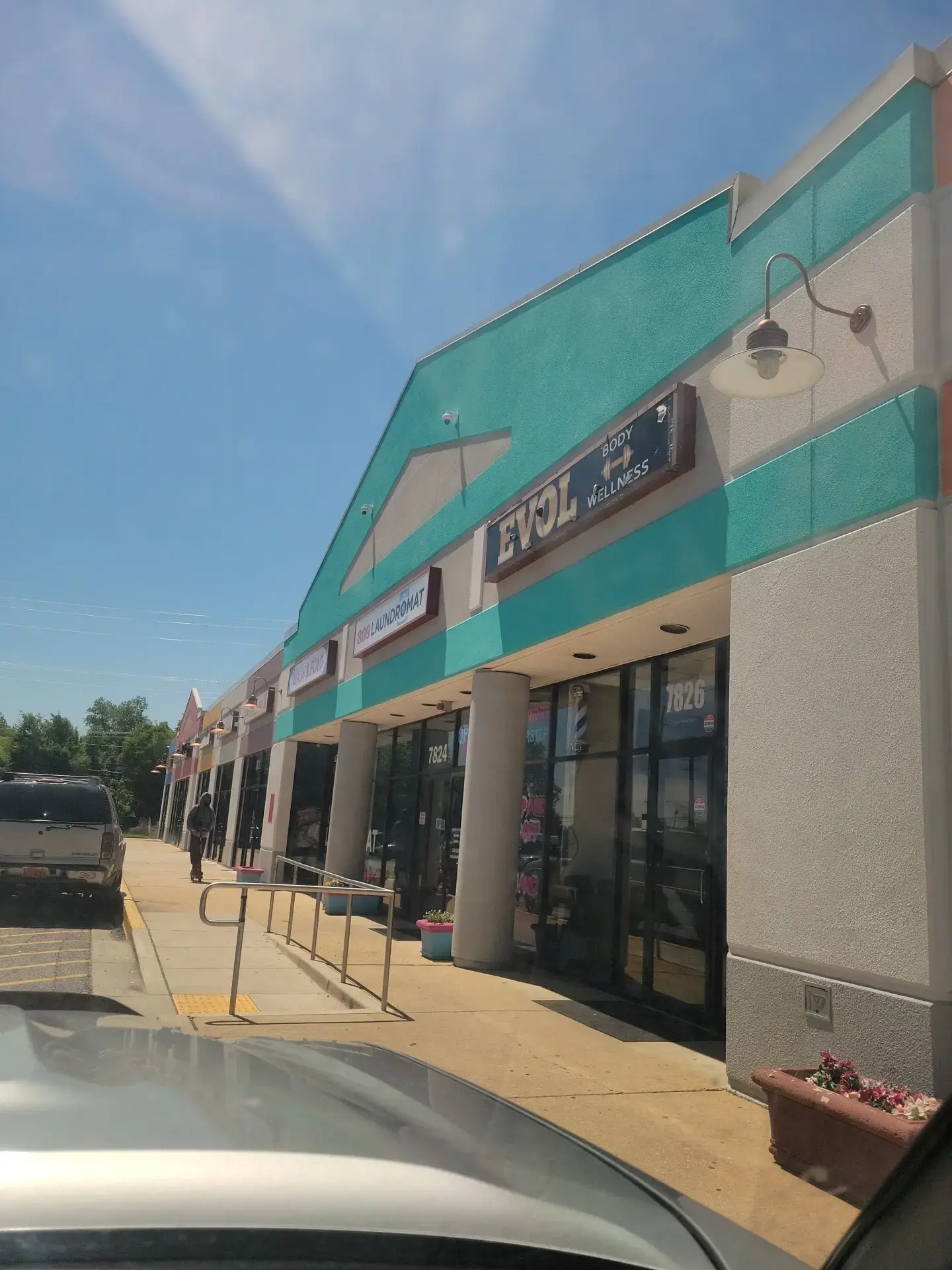 809 laundromat - Image 20