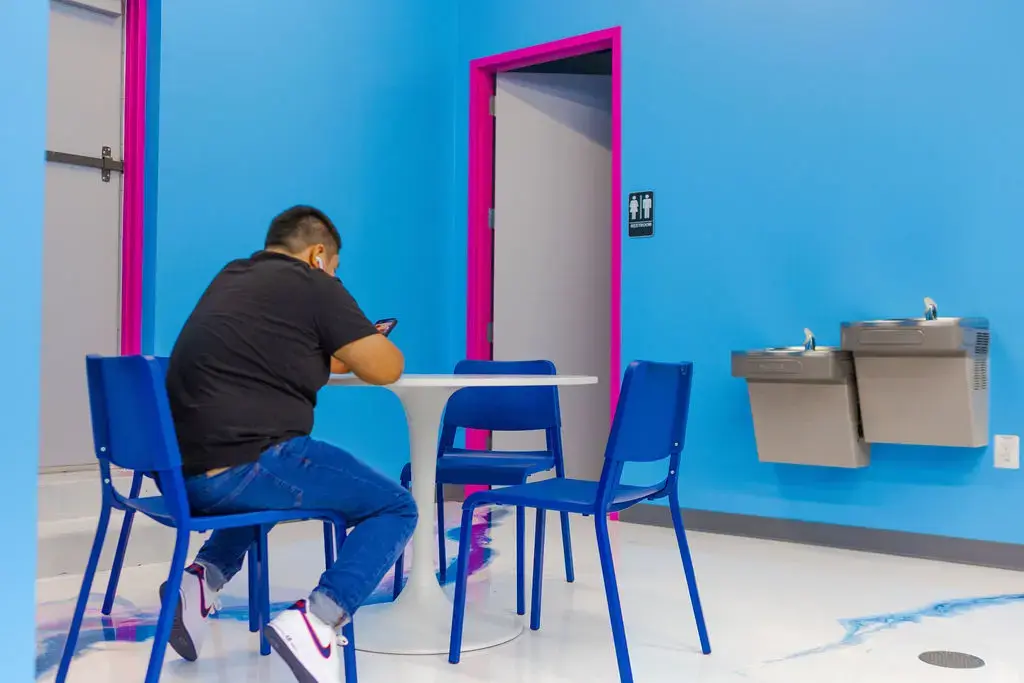 809 laundromat - Image 11