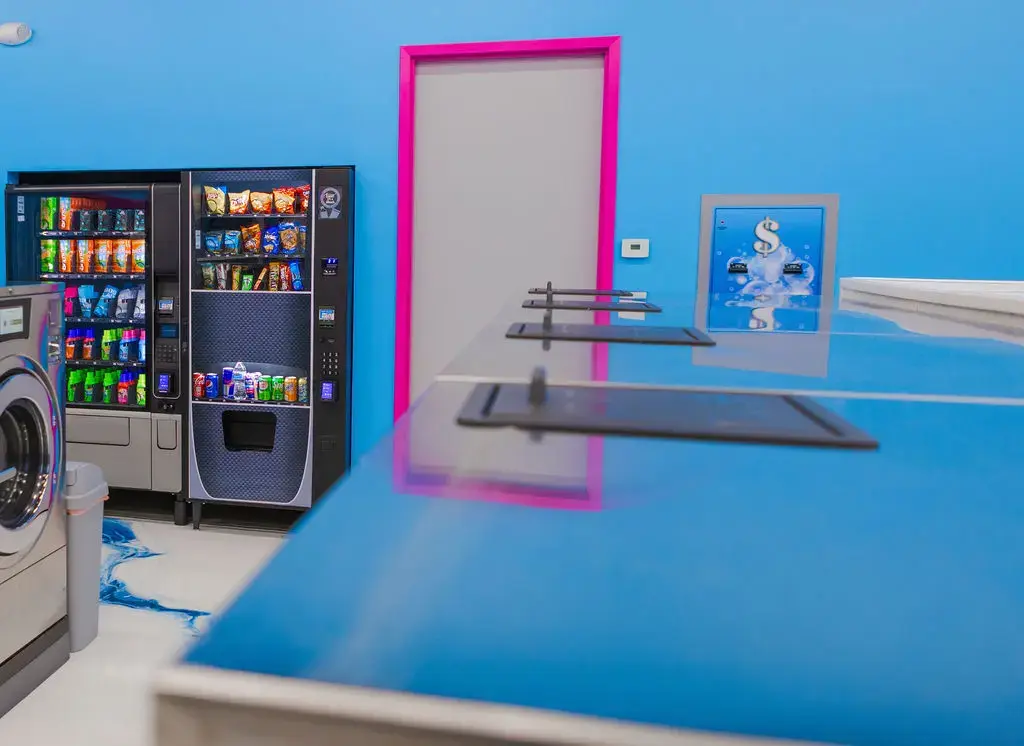 809 laundromat thumbnail 17
