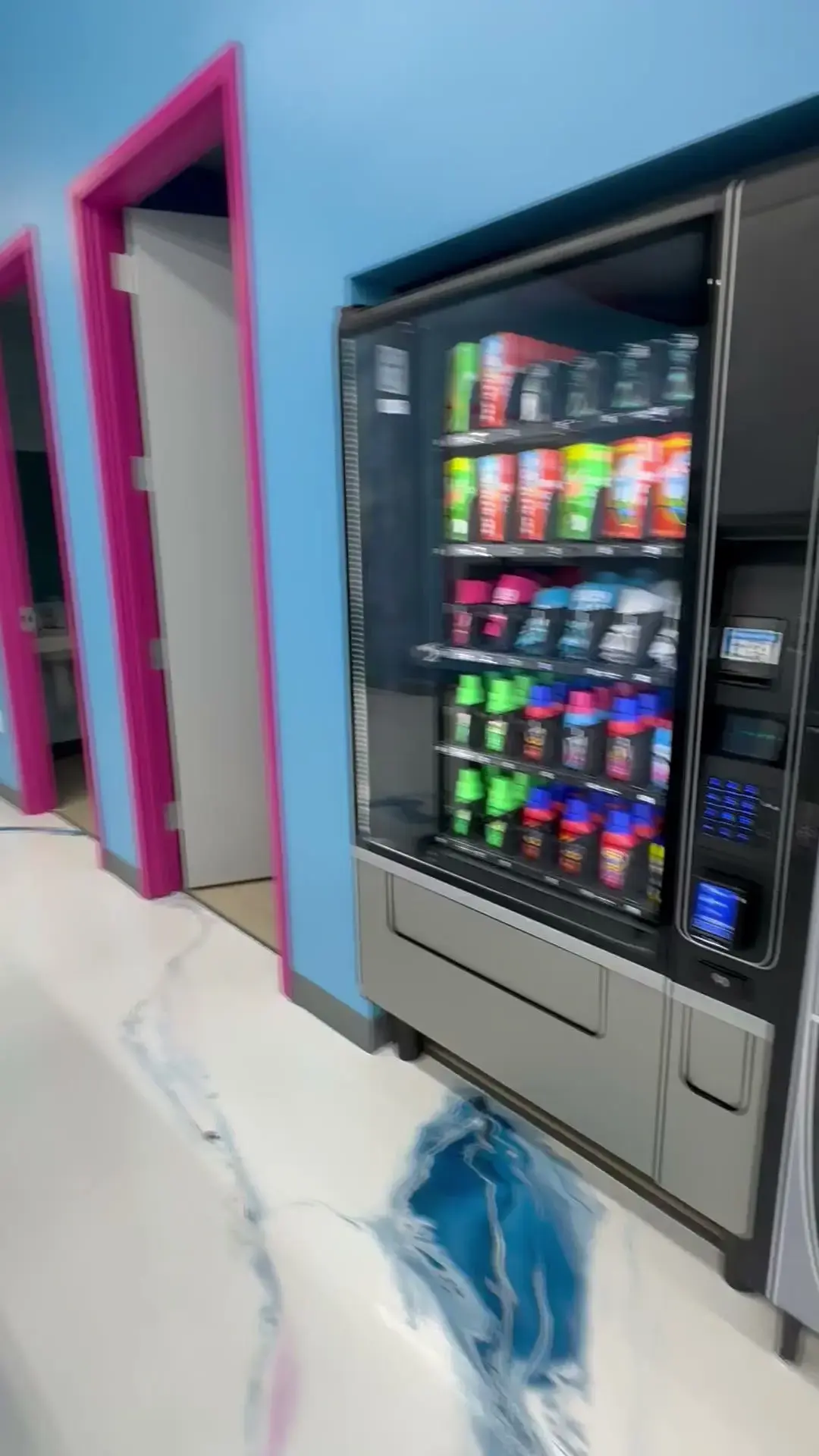 809 laundromat thumbnail 8