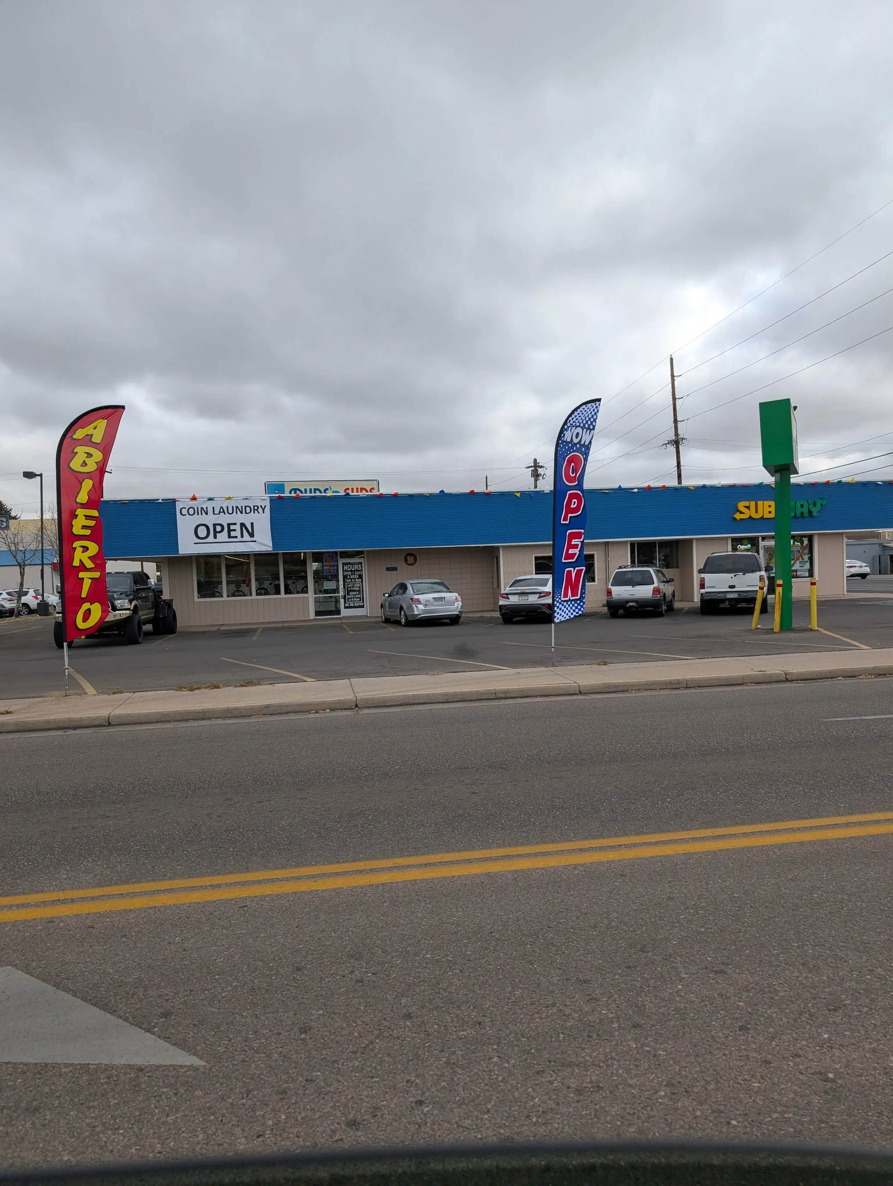 8th Ave Laundry - Laundromat - Image 2
