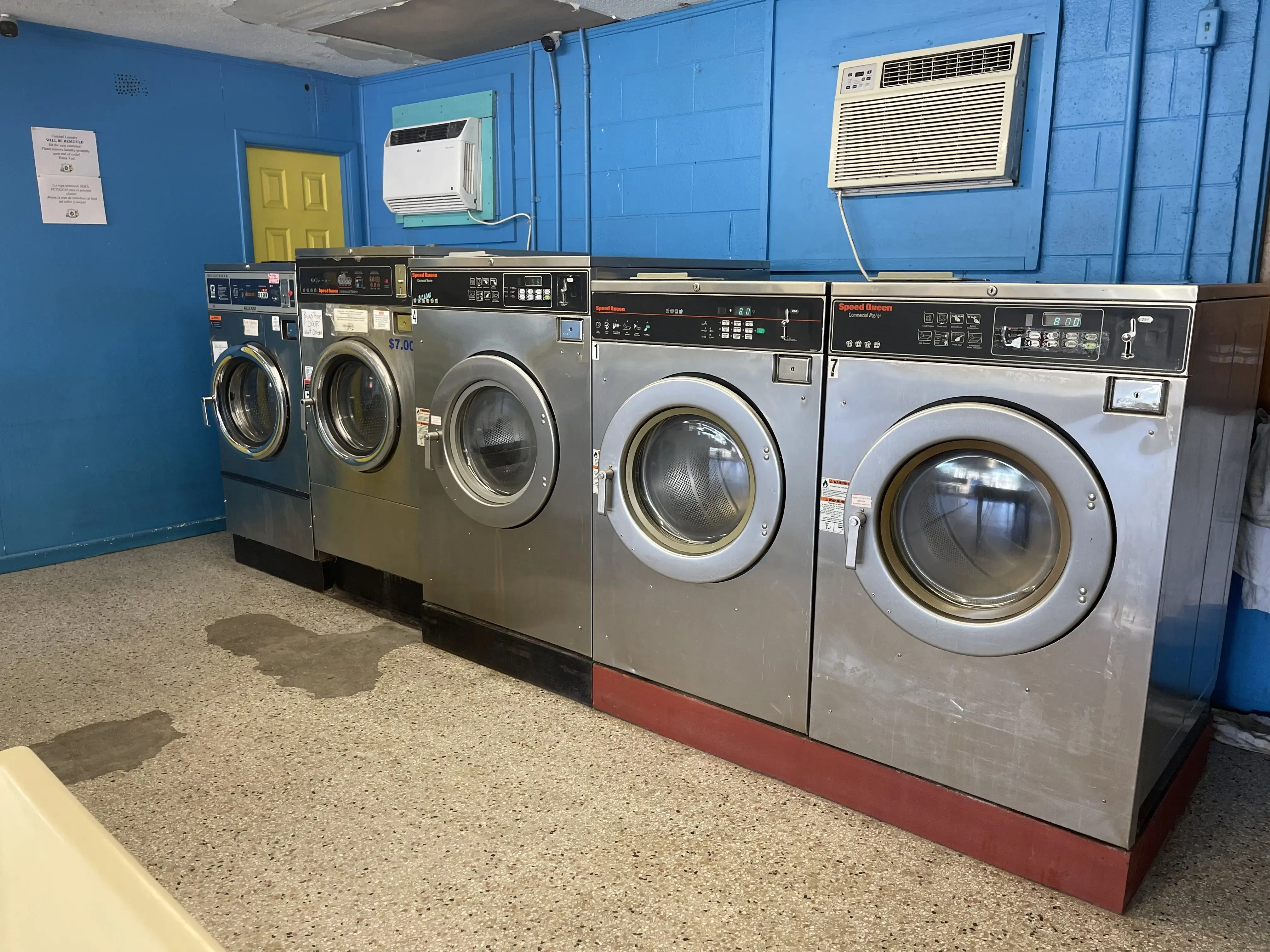 A 24 Hour Coin Laundry - Lavandería con monedas las 24 horas location