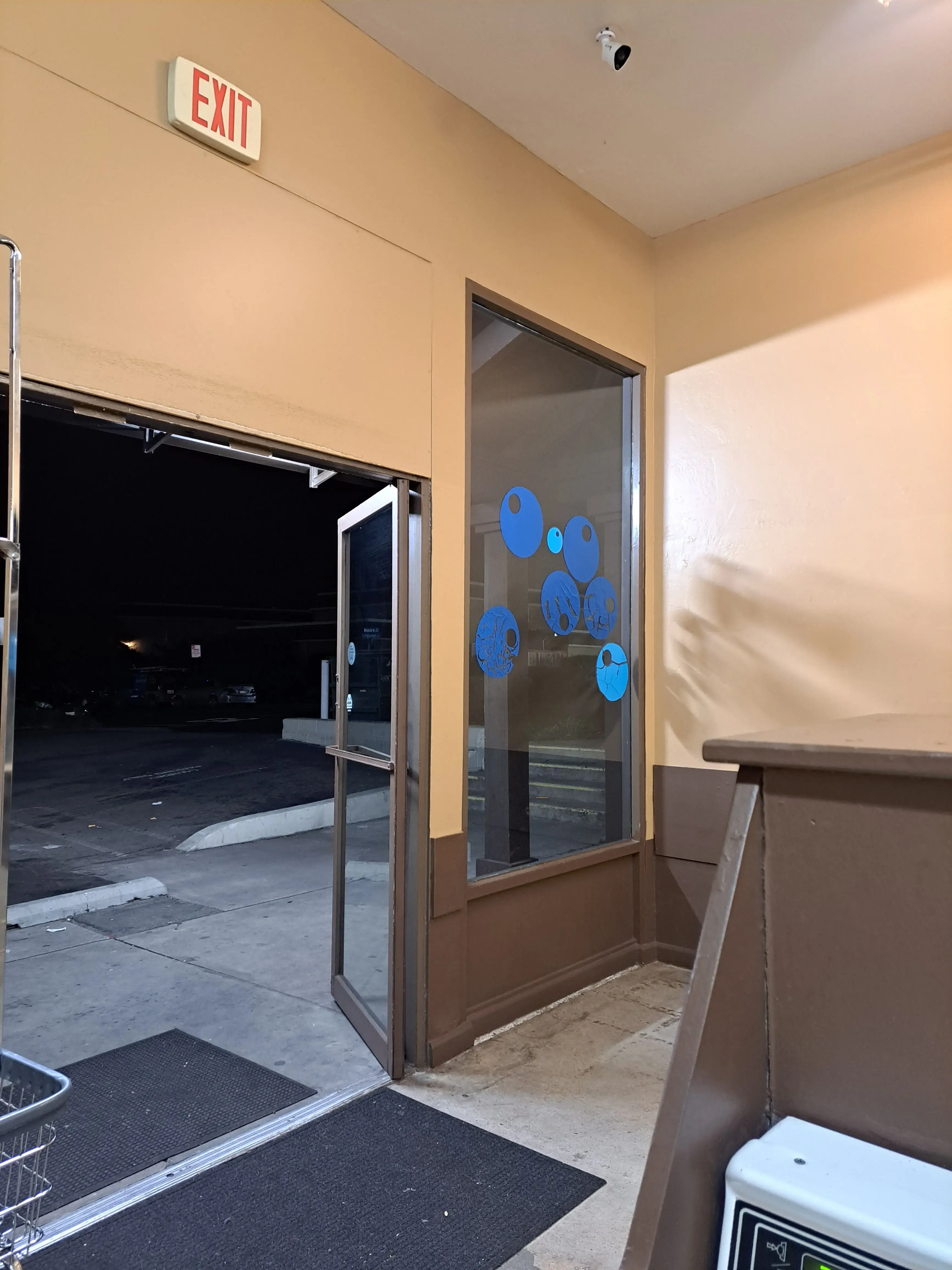 A 24 Hr Laundry - Image 7