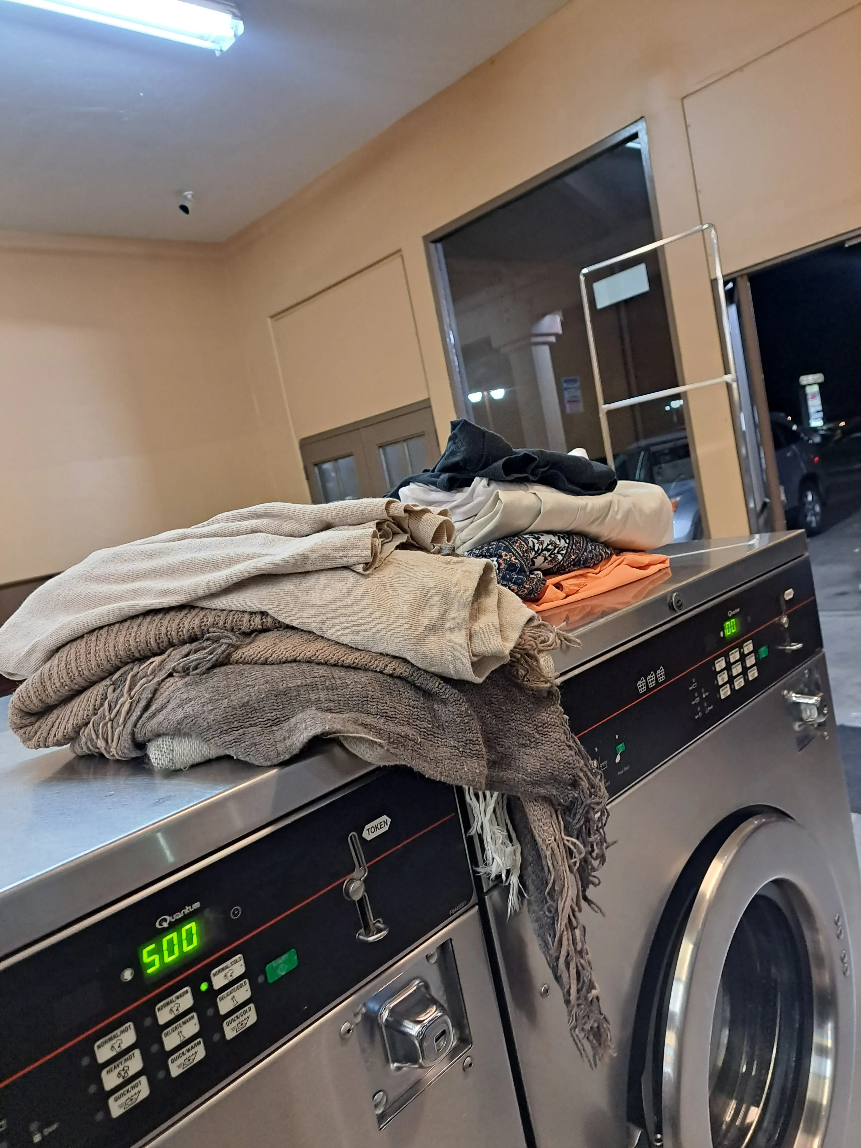 A 24 Hr Laundry - Image 4