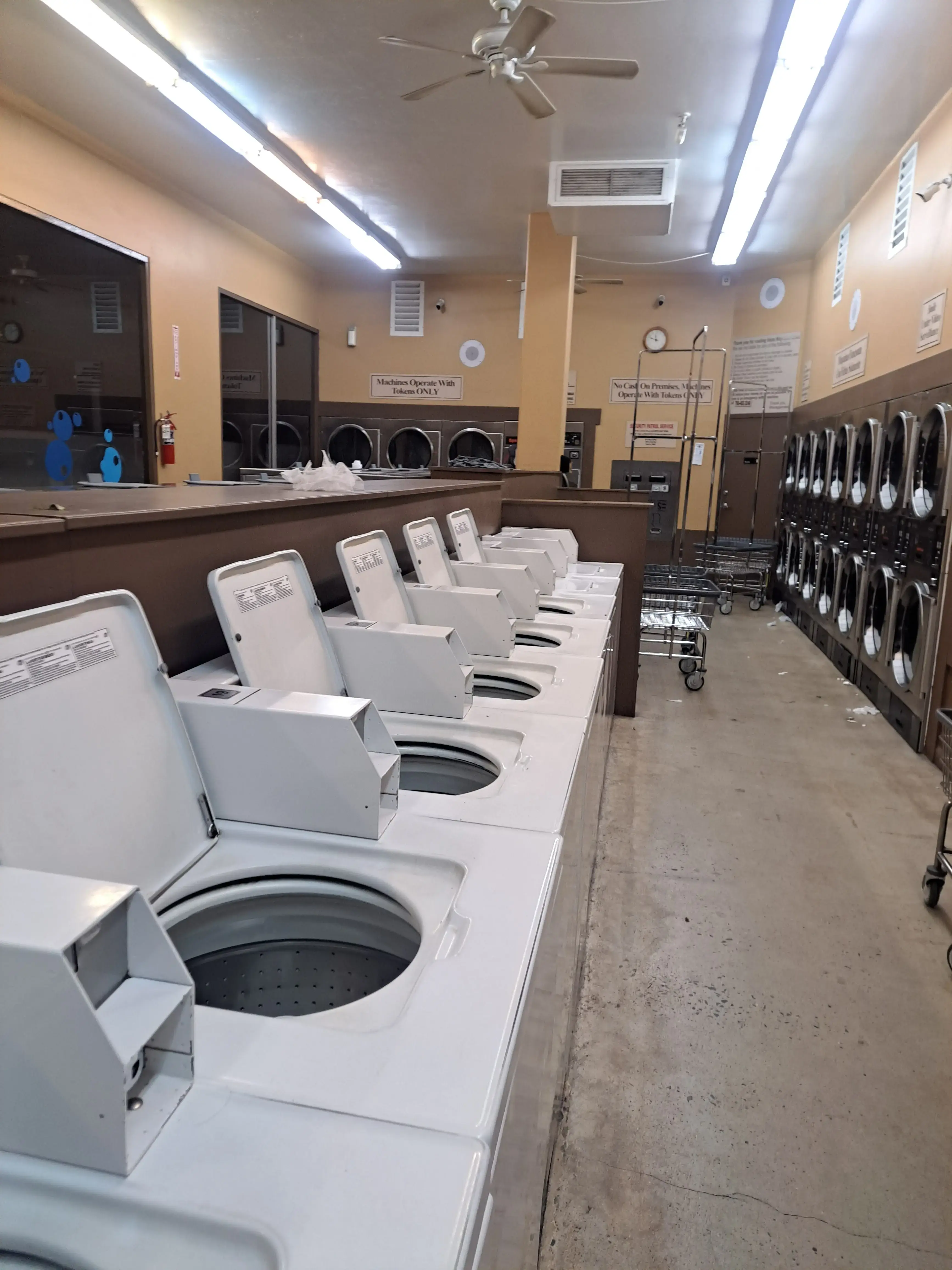 A 24 Hr Laundry - Image 3