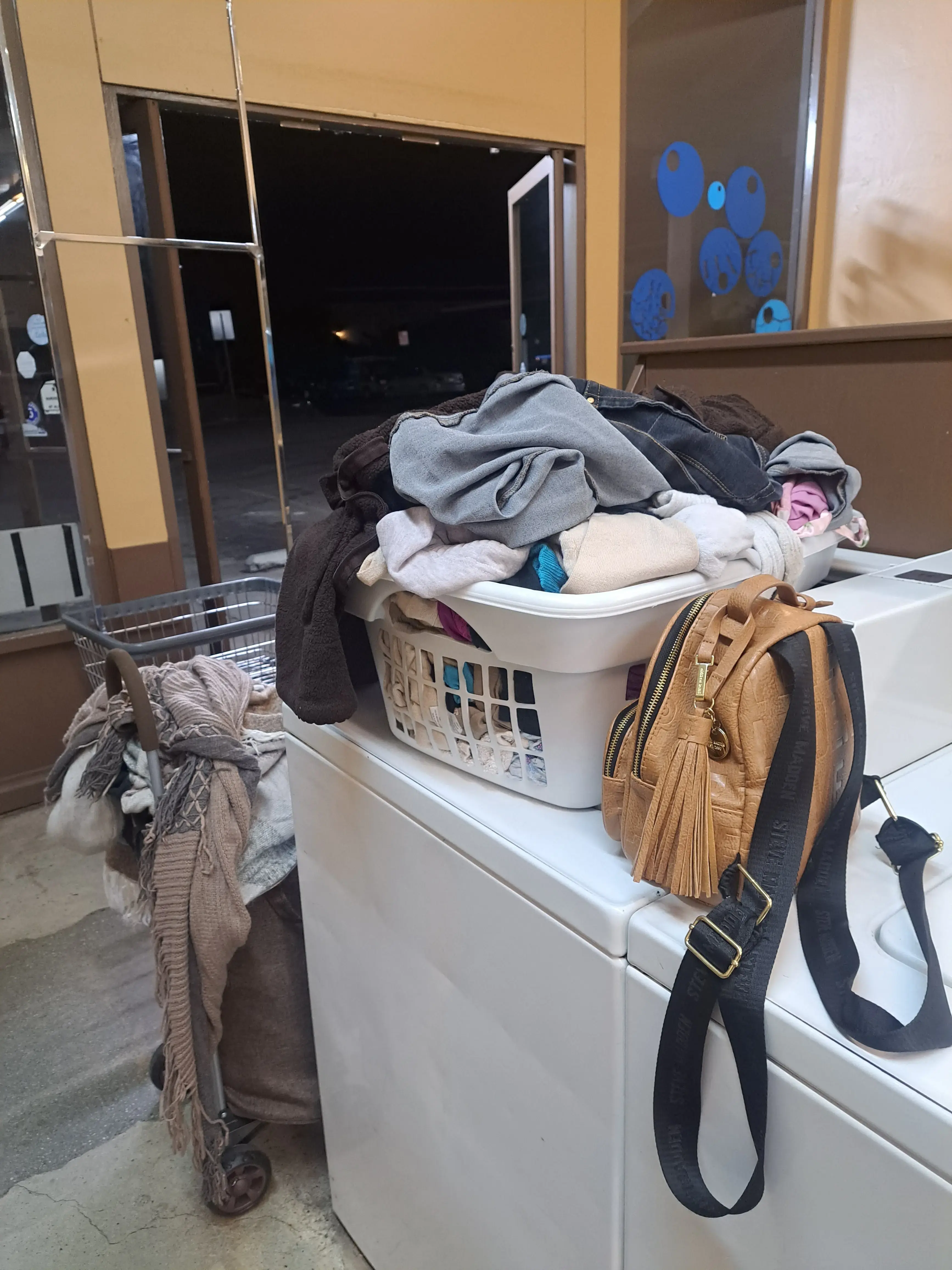 A 24 Hr Laundry - Image 6