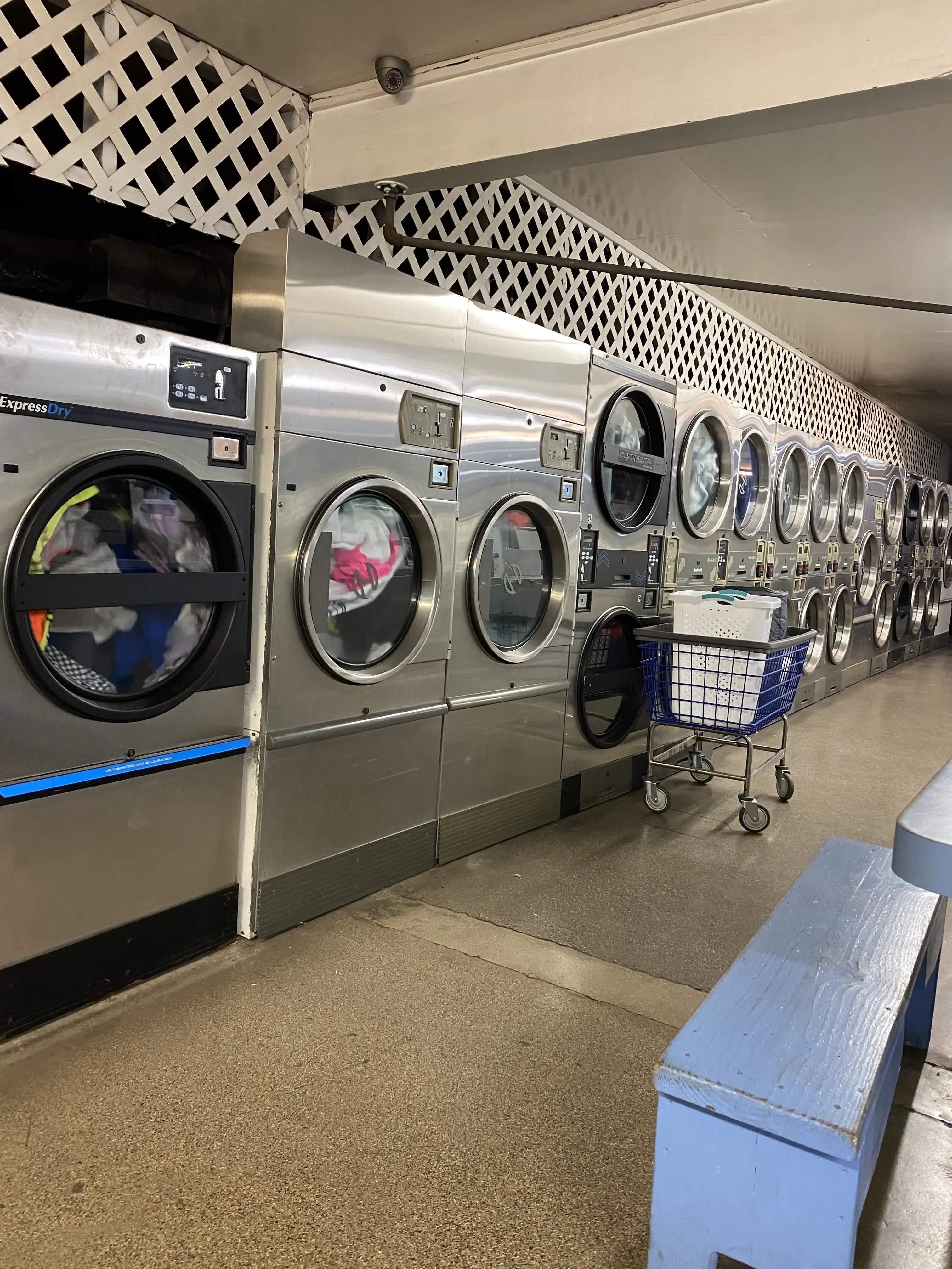 A & E Laundry thumbnail 12