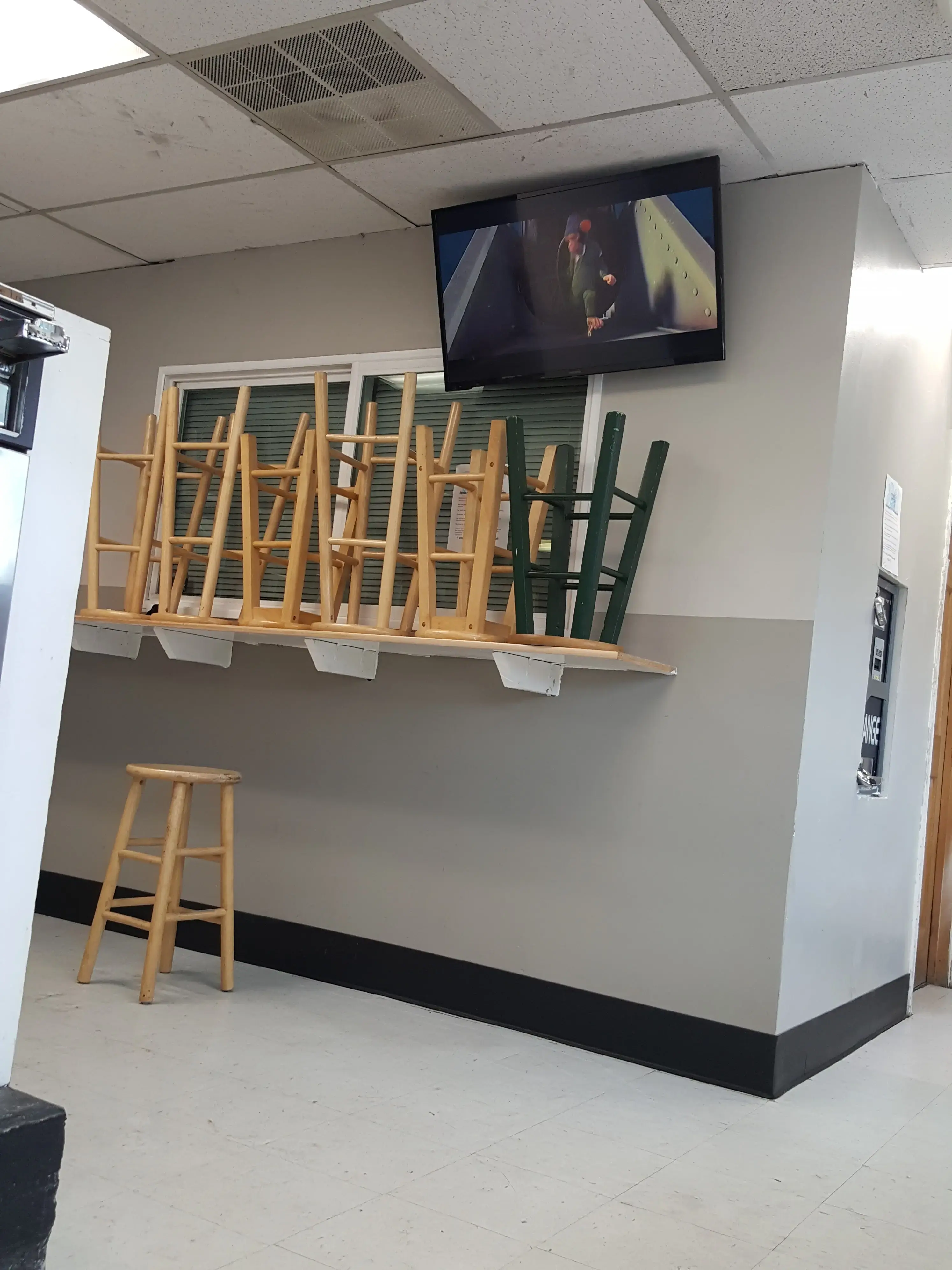 A' Laundromat - Image 10