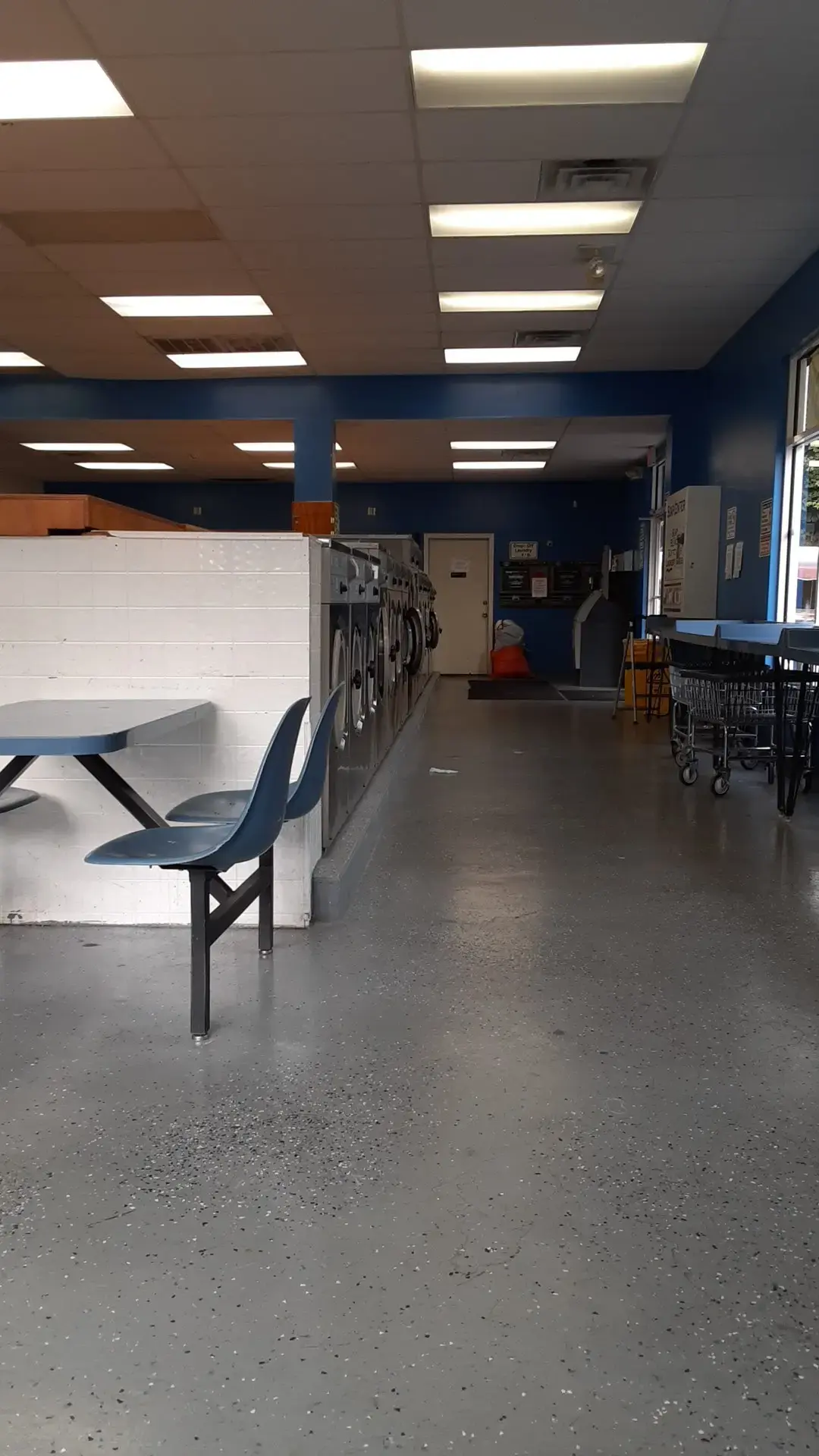 A to Z Cleaning Laundromat thumbnail 6