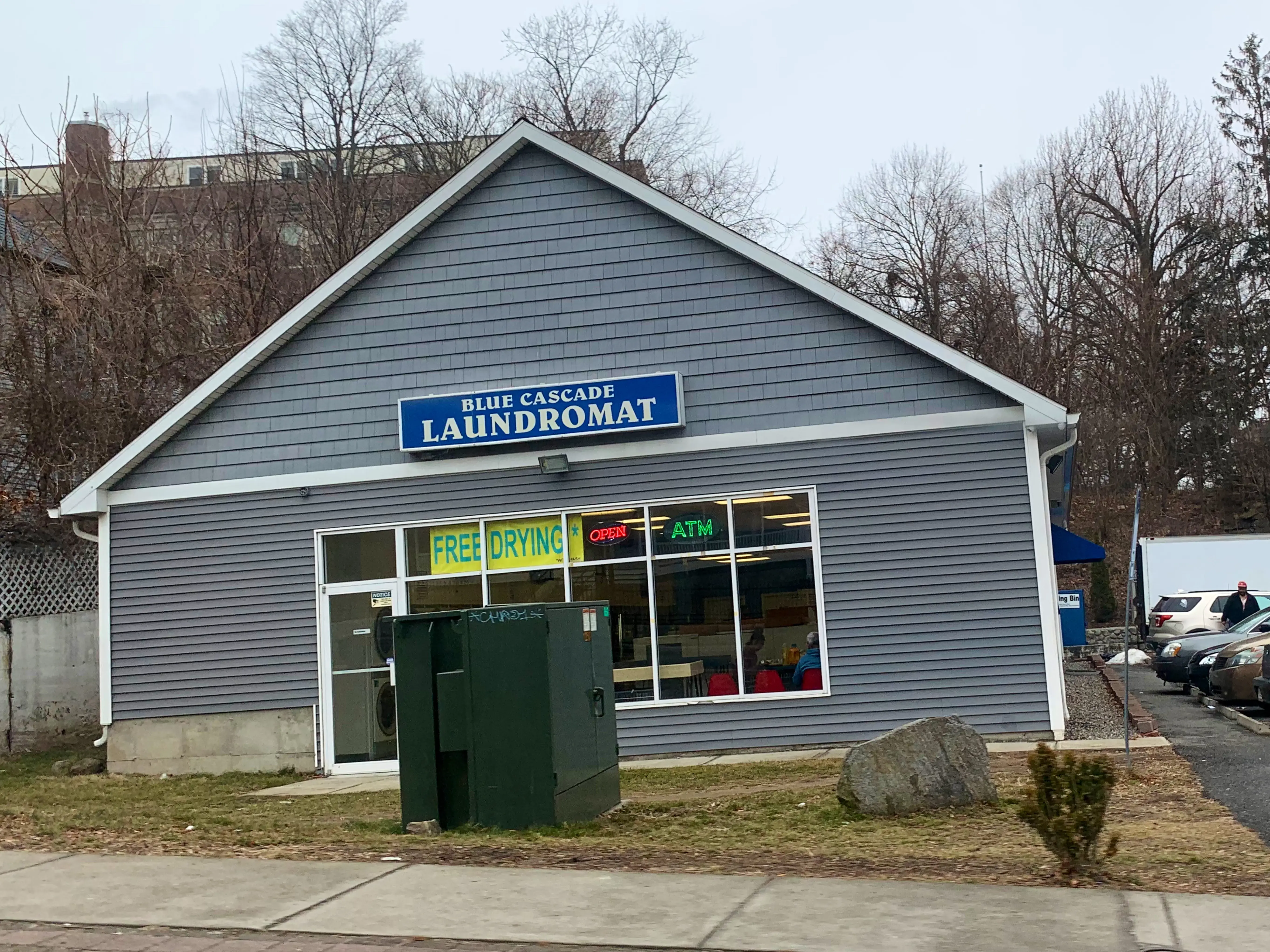 A to Z Cleaning Laundromat - Image 4
