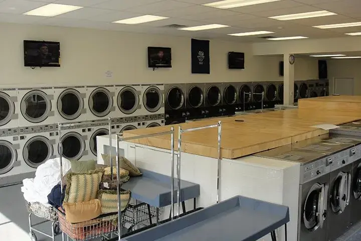 A to Z Cleaning Laundromat thumbnail 11