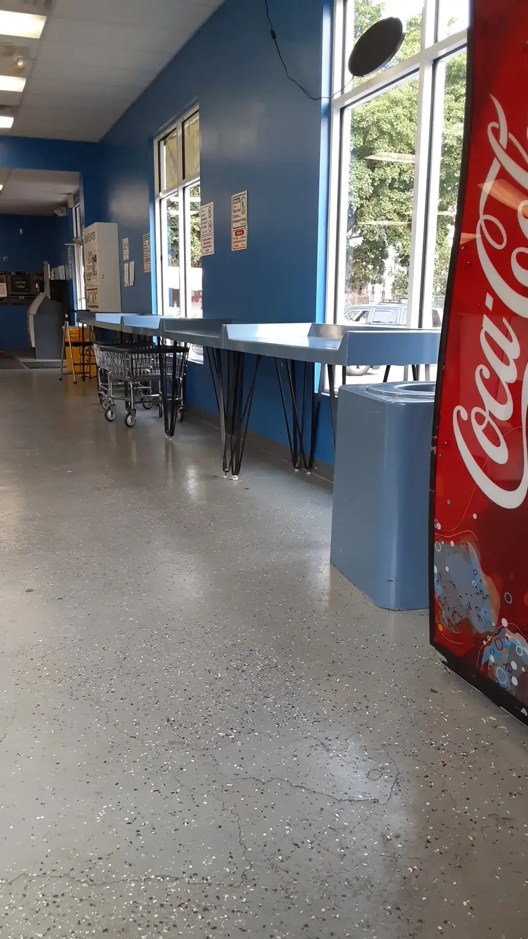 A to Z Cleaning Laundromat thumbnail 8