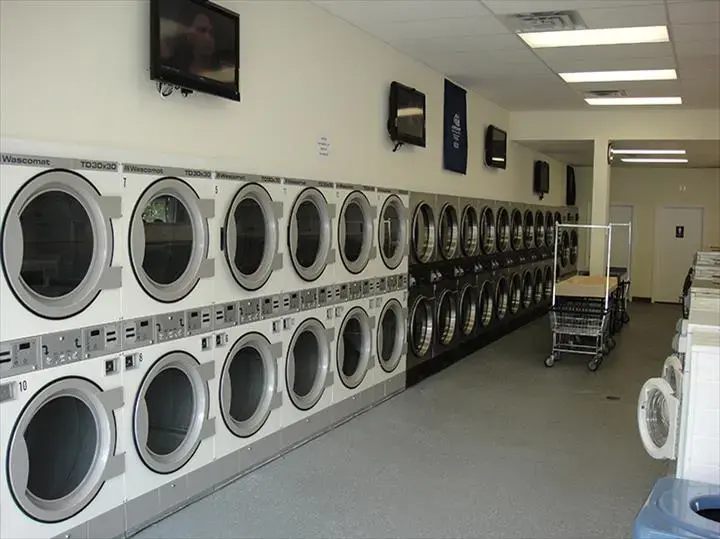 A to Z Cleaning Laundromat thumbnail 10
