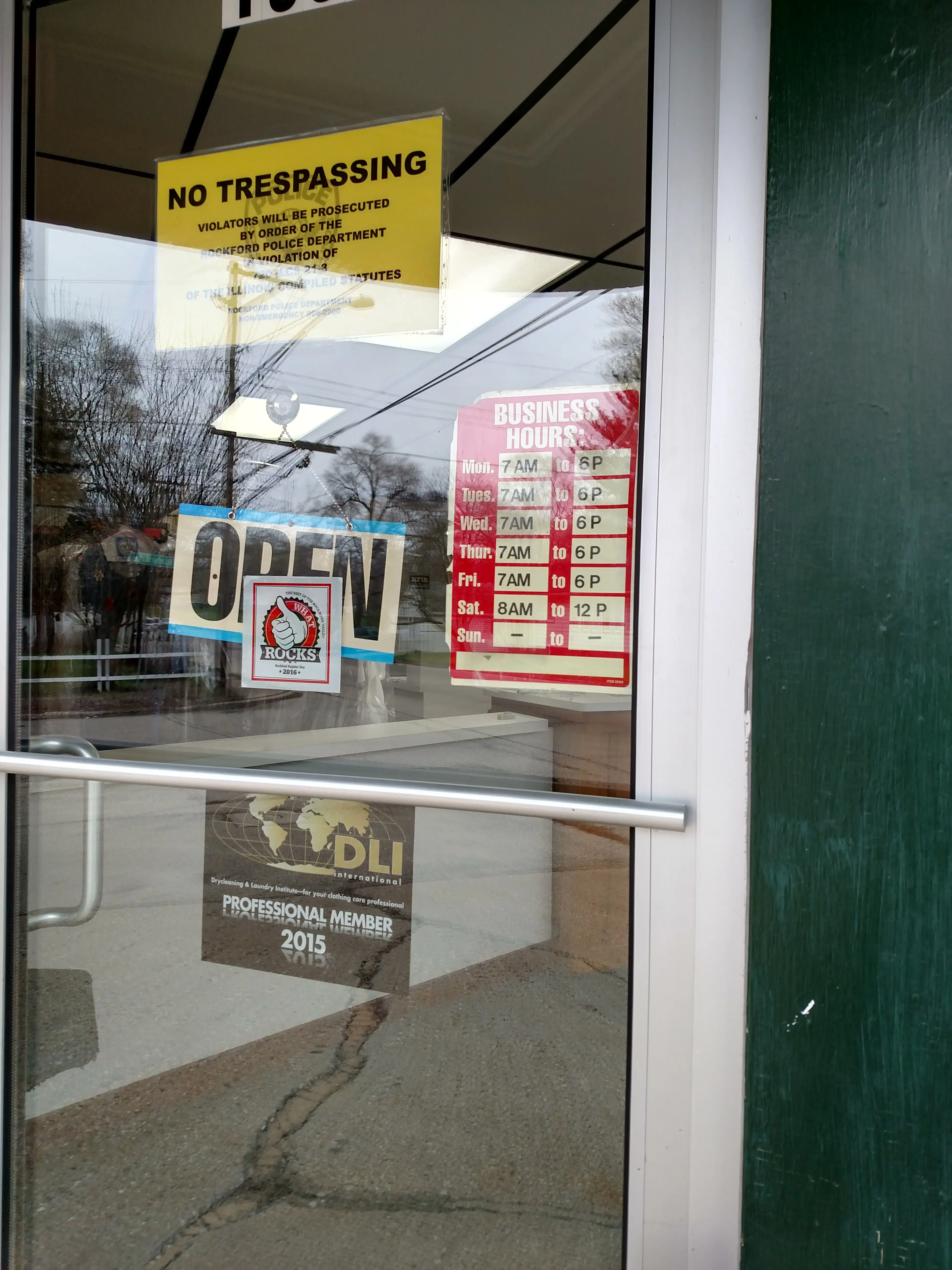 A1 Dry Cleaners & Laundromat thumbnail 6