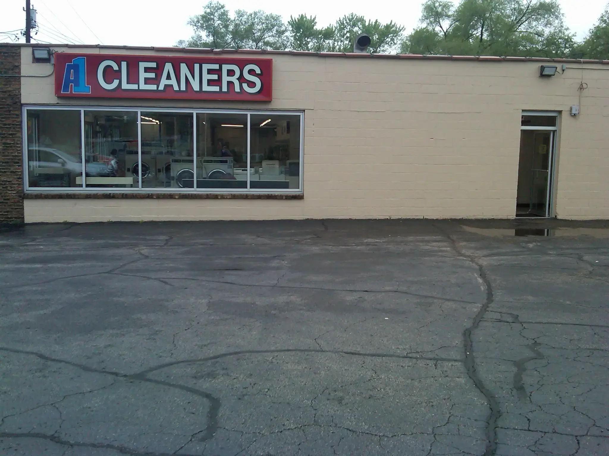 A1 Dry Cleaners & Laundromat - Image 4