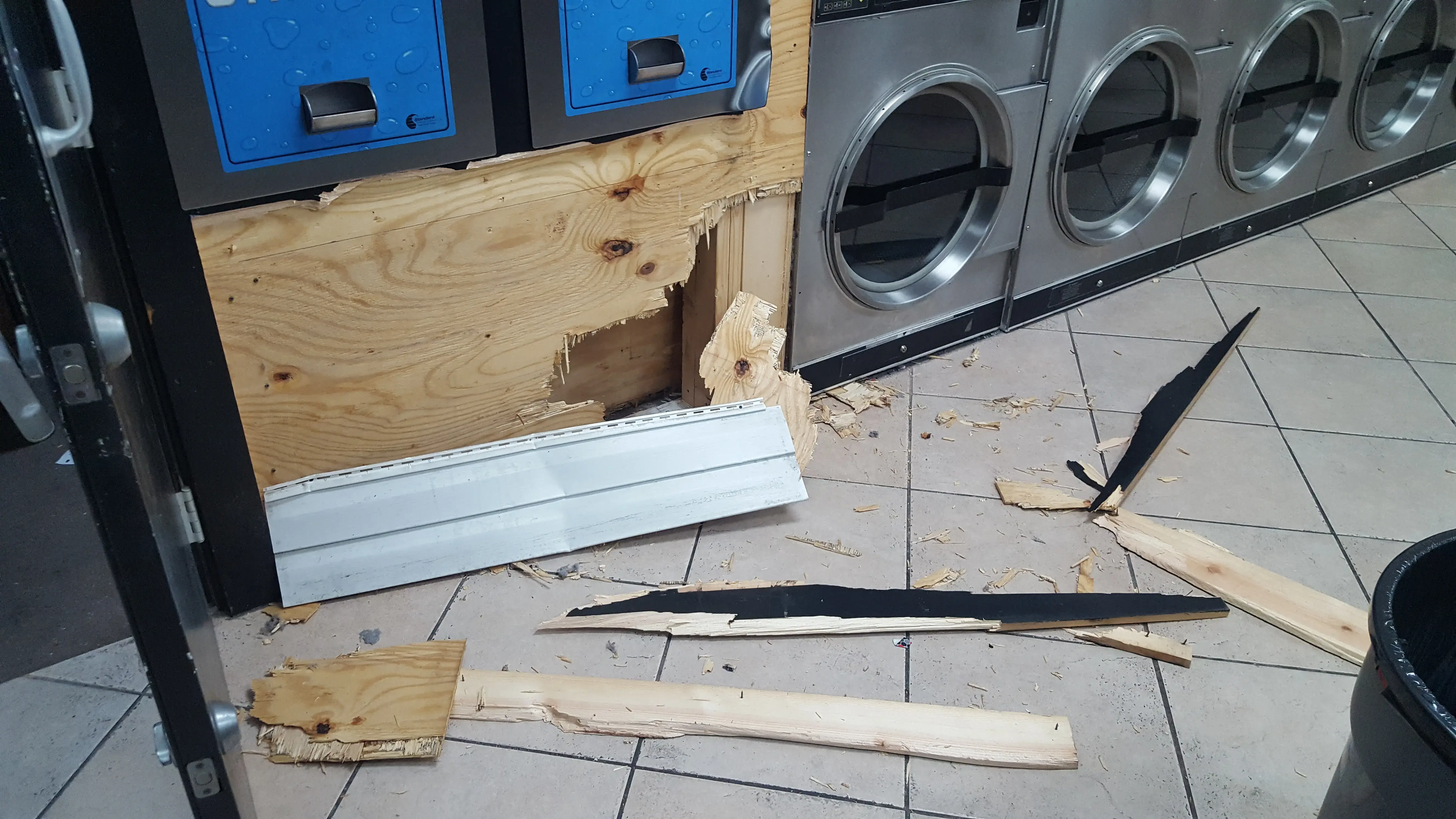 AAA 24 Hr Coin Laundry thumbnail 12