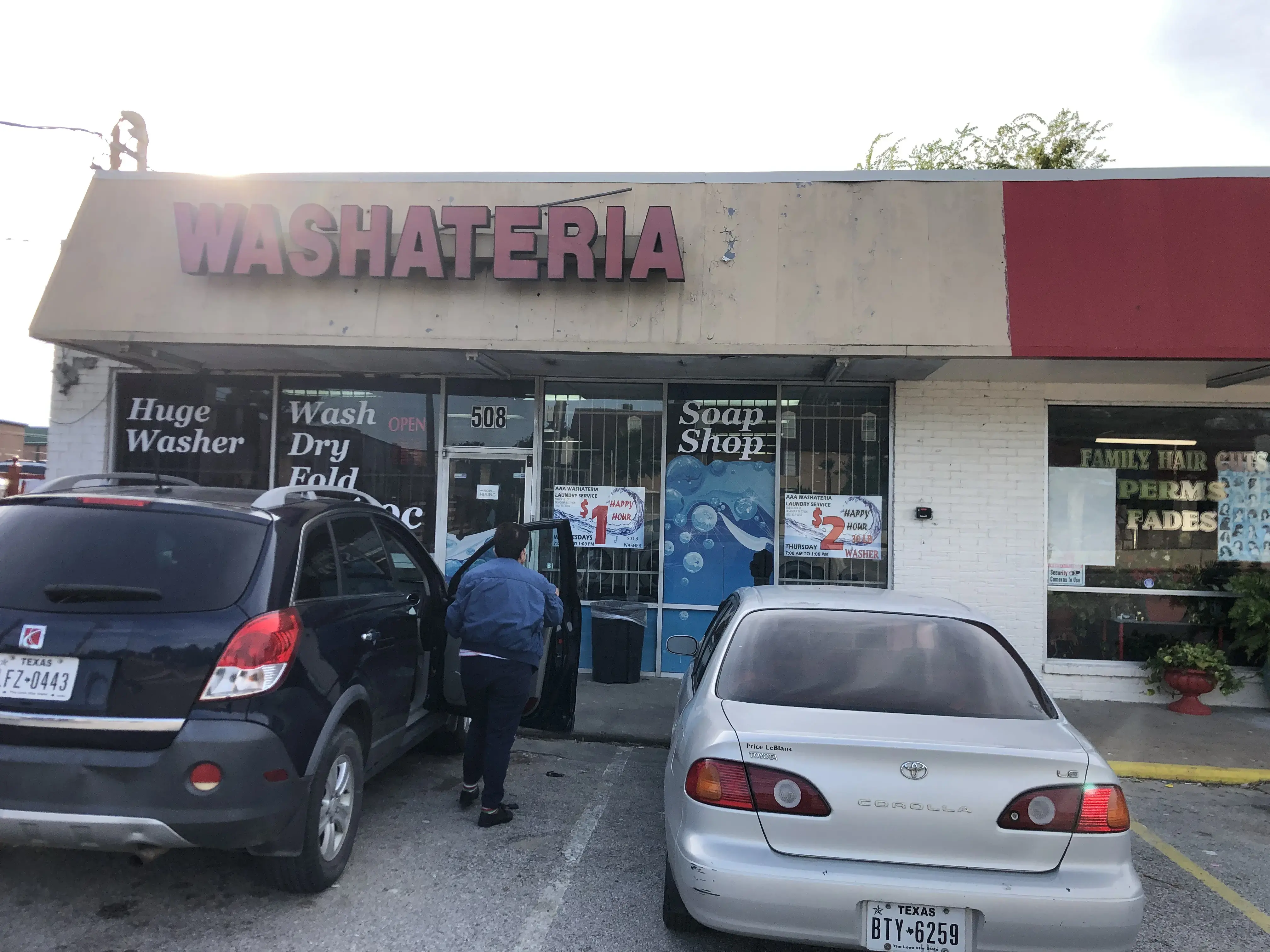 AAA Washateria & Laundry Service thumbnail 2