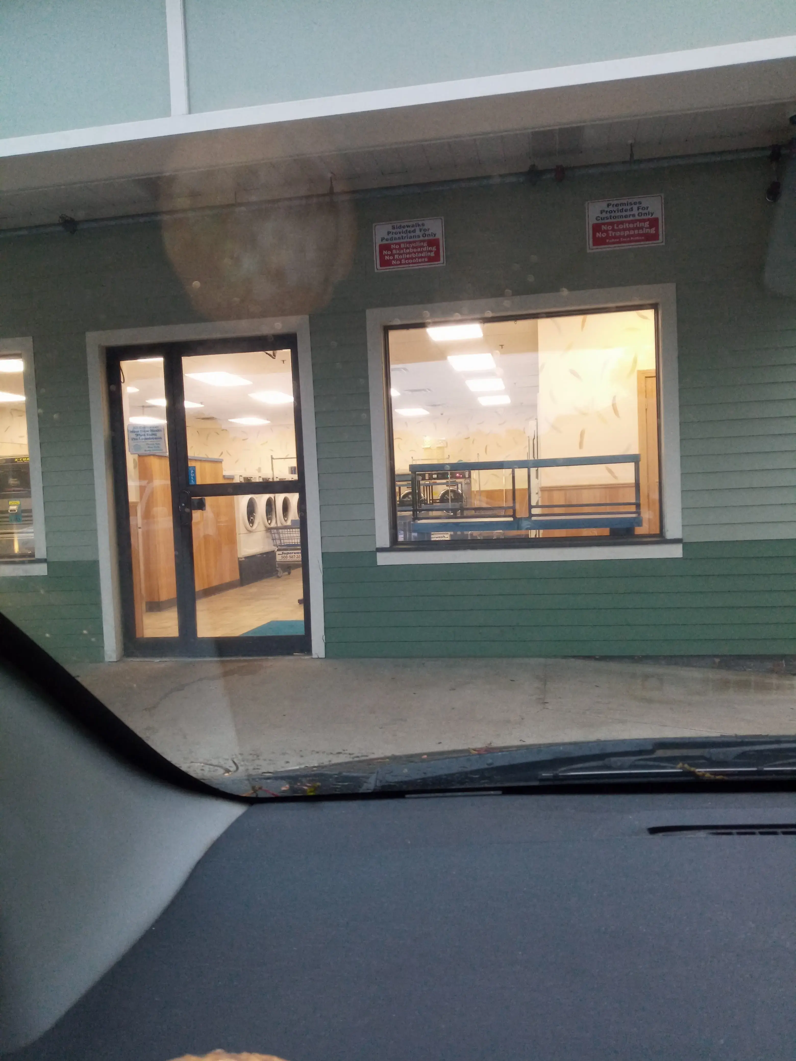 Abington Crossing Superwash Laundromat thumbnail 15
