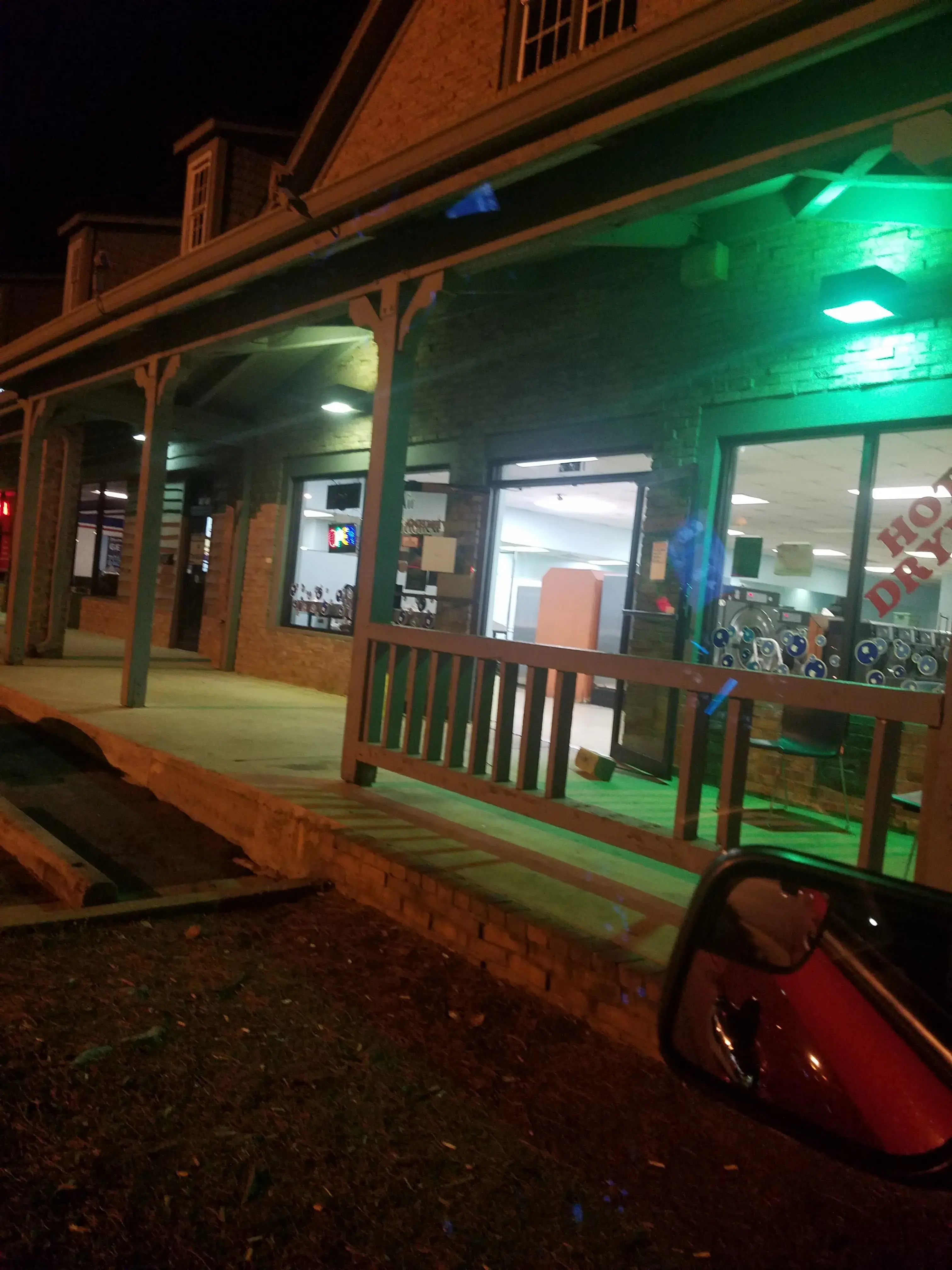 Access Laundry thumbnail 15