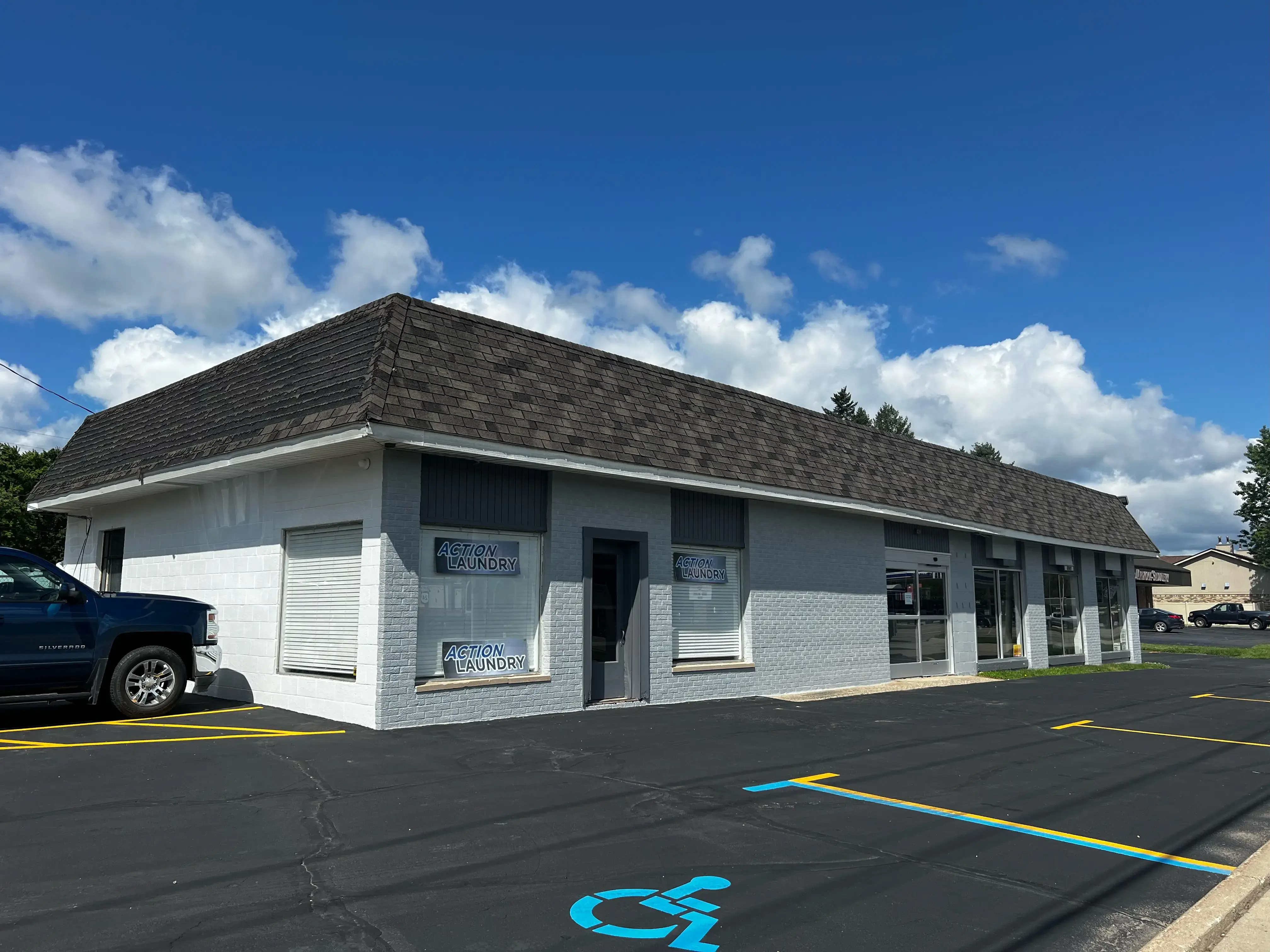 Action Laundry - Image 3