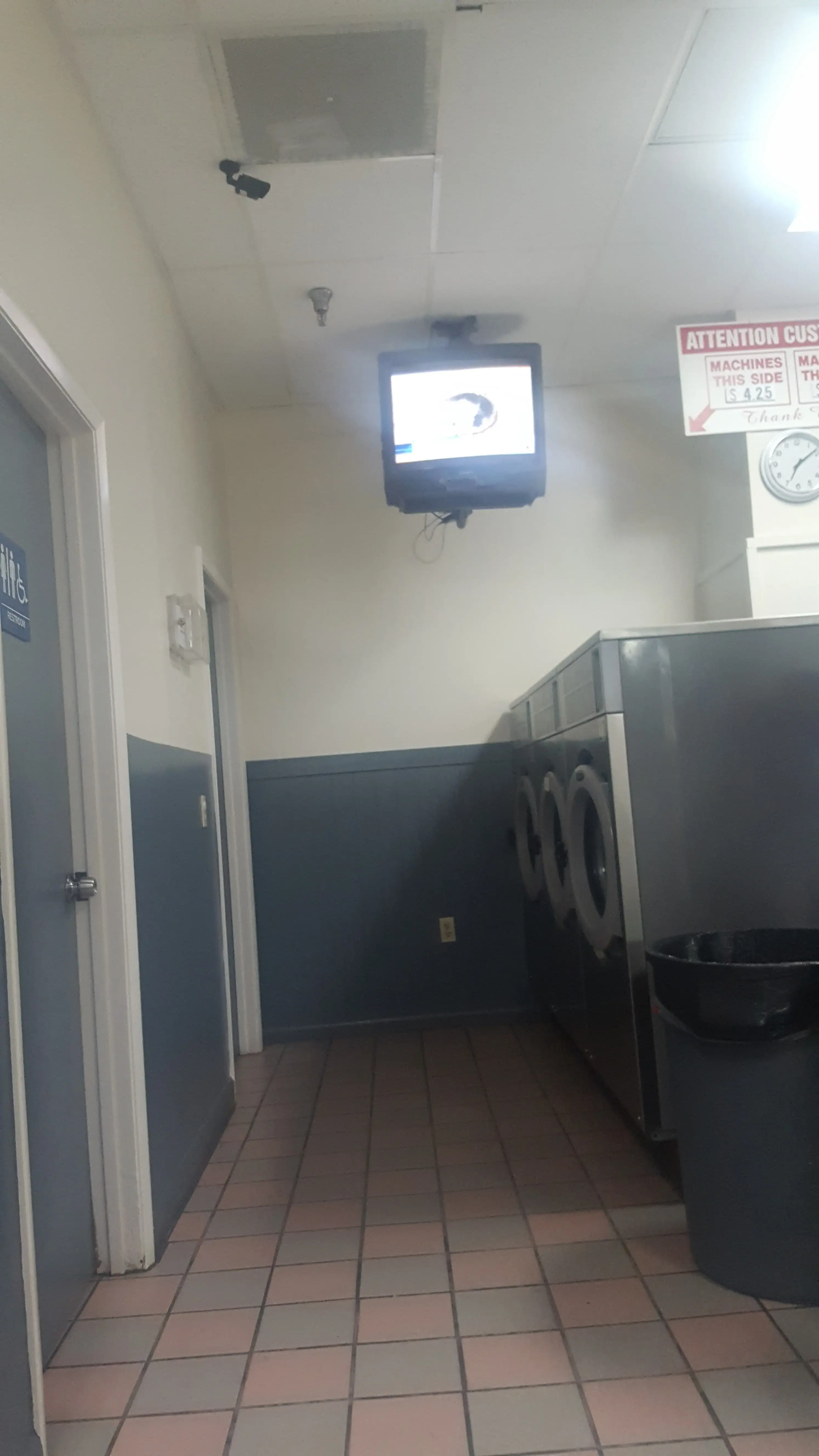 Advance Coin Laundry - Image 10