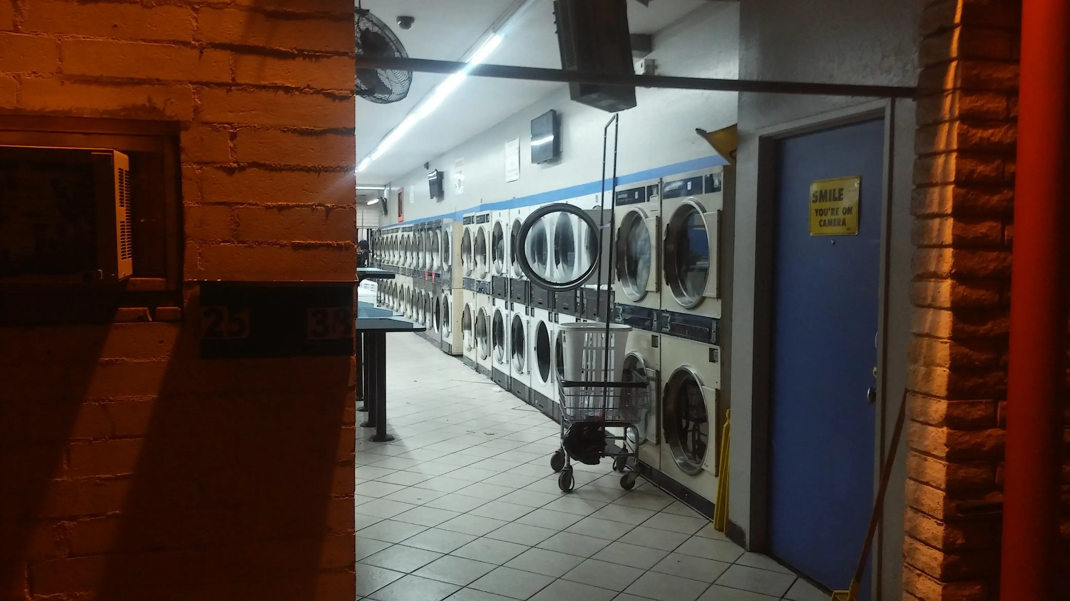 Agua Caliente 24 Hour Laundromat thumbnail 9