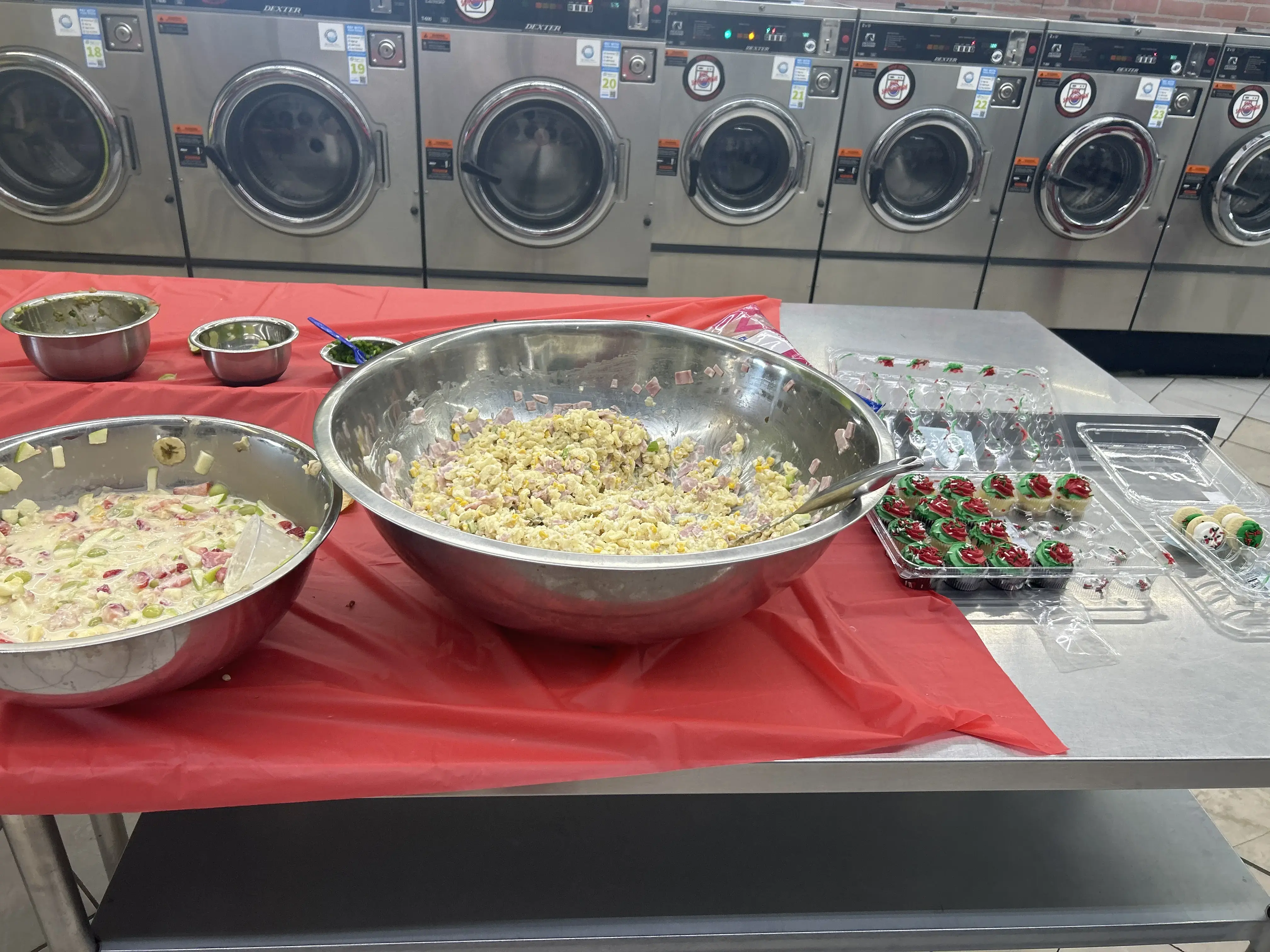 Agua Caliente 24 Hour Laundromat thumbnail 7