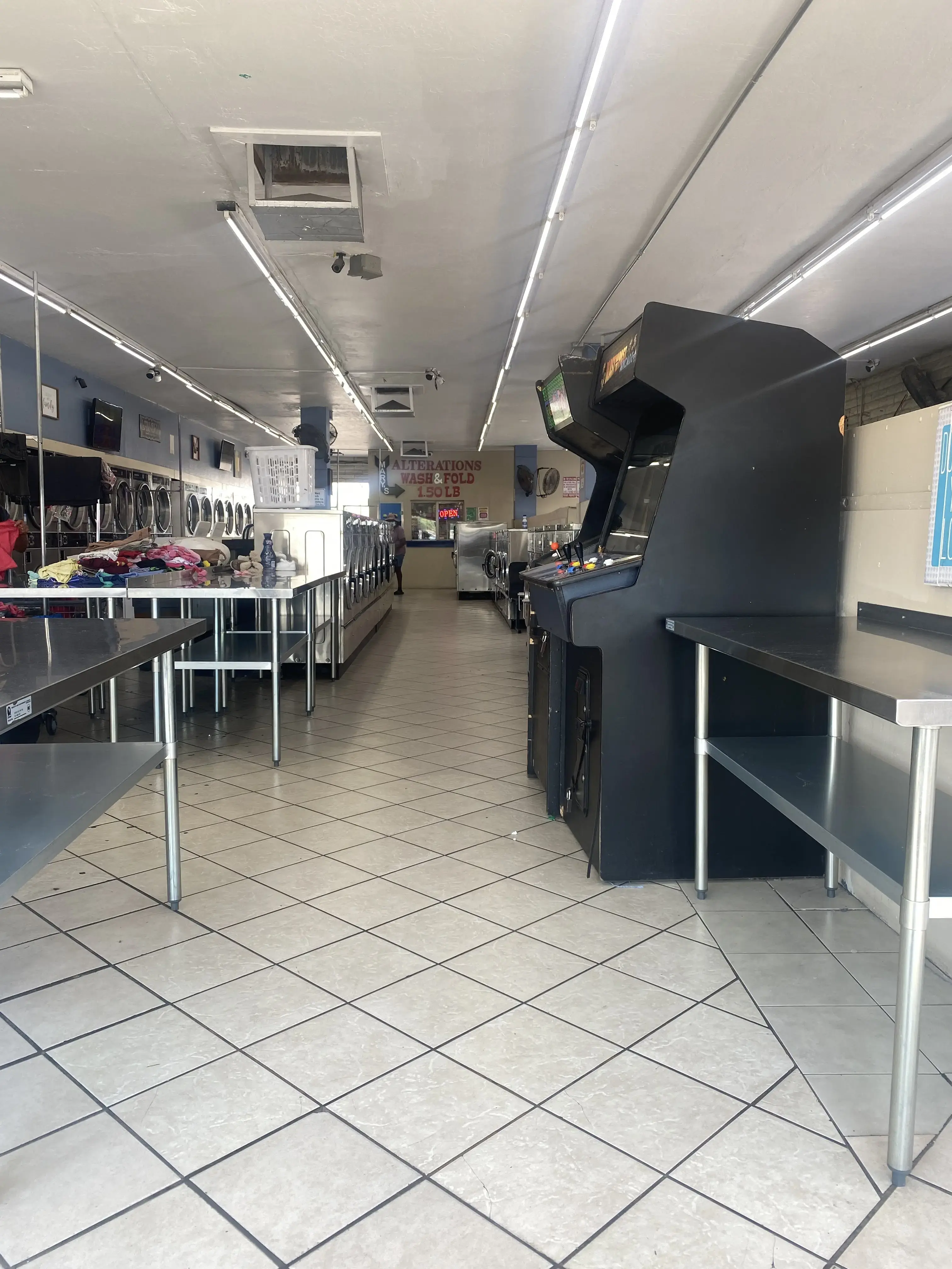 Agua Caliente 24 Hour Laundromat thumbnail 14